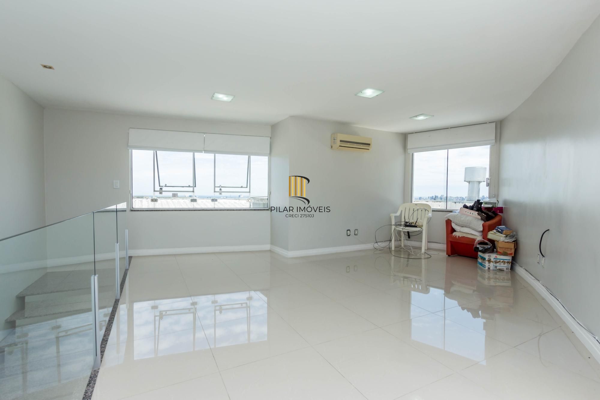 Casa Alto Padrão 3 dormitórios, 2 suítes, 4 banheiros, 4 vagas/box, Bairro Santo Antonio em Porto Alegre RS