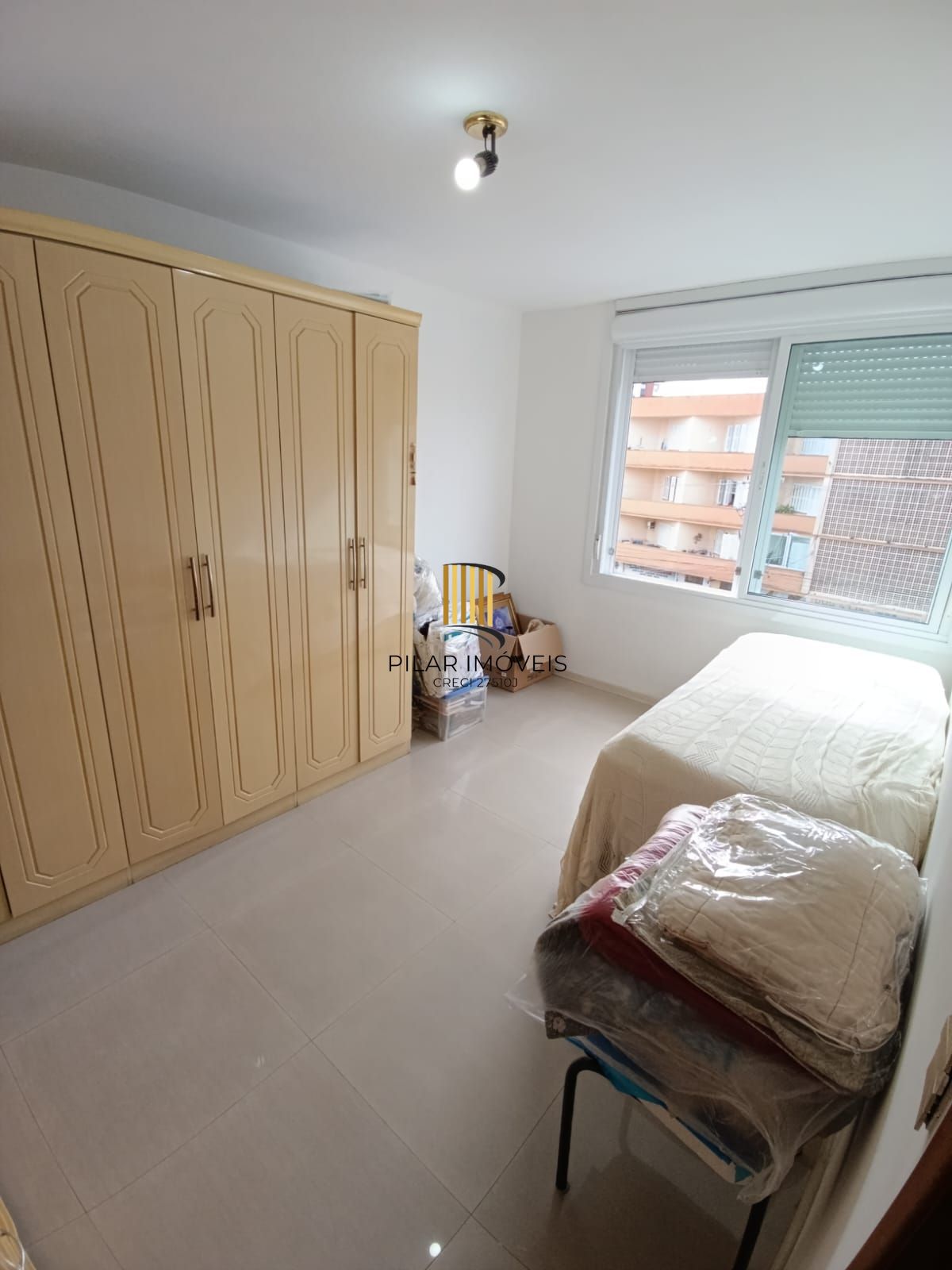 Apartamento 2 quartos, ótima posição solar, REFORMADO, Semi MOBILIADO e ótima localização! no Bairro Santo Antonio / Santana, em Porto Alegre RS