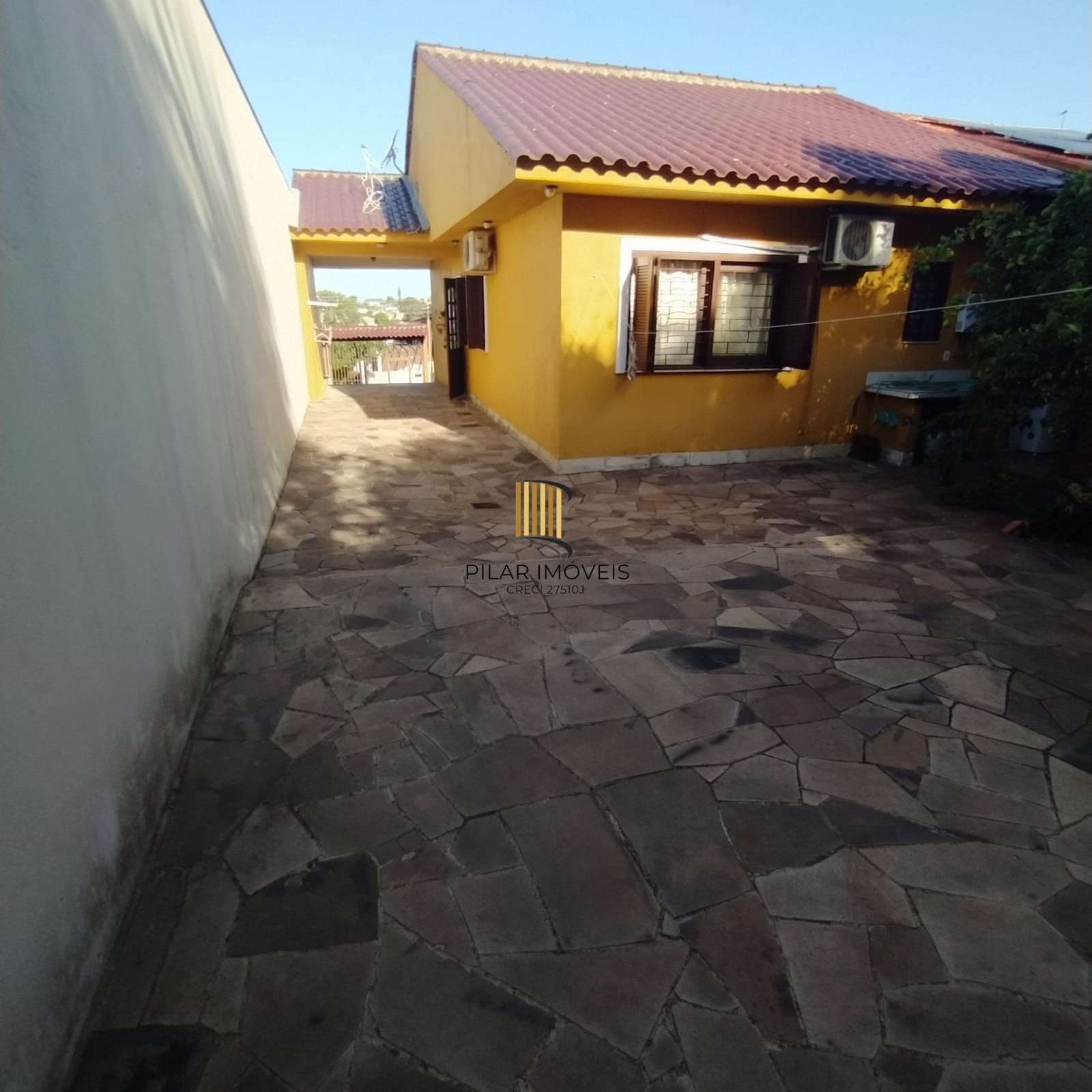 Casa 2 quartos, suíte, cozinha grande, lavanderia, aquecimento a gas, pátio grande