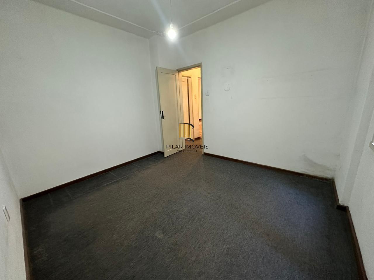 Apartamento 2 dormitórios a venda no Bairro Moinhos de Vento em Porto Alegre RS