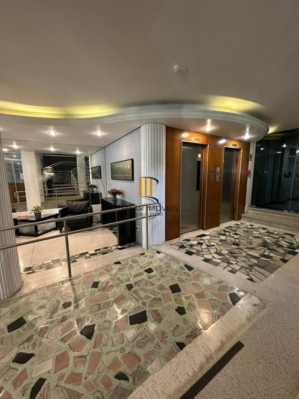 Apartamento 2 dormitórios a venda no Bairro Moinhos de Vento em Porto Alegre RS