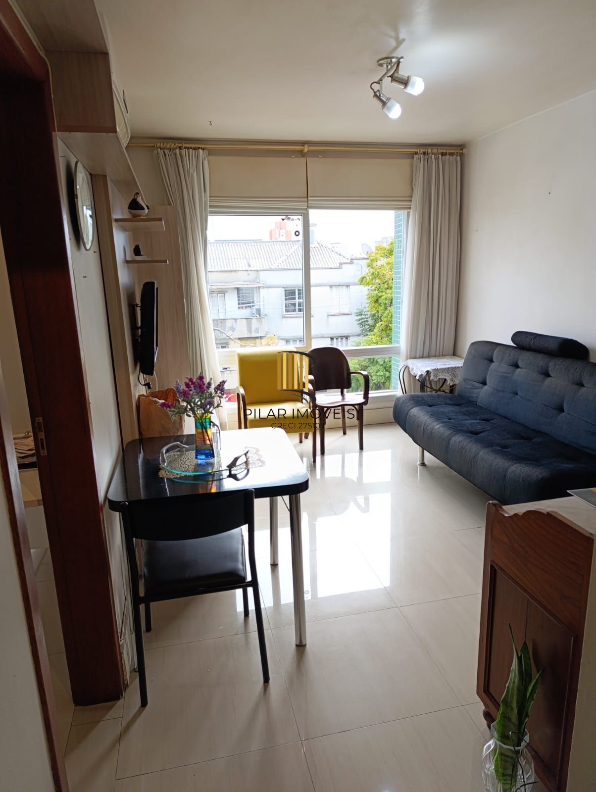 Apartamento 2 quartos, ótima posição solar, REFORMADO, Semi MOBILIADO e ótima localização! no Bairro Santo Antonio / Santana, em Porto Alegre RS