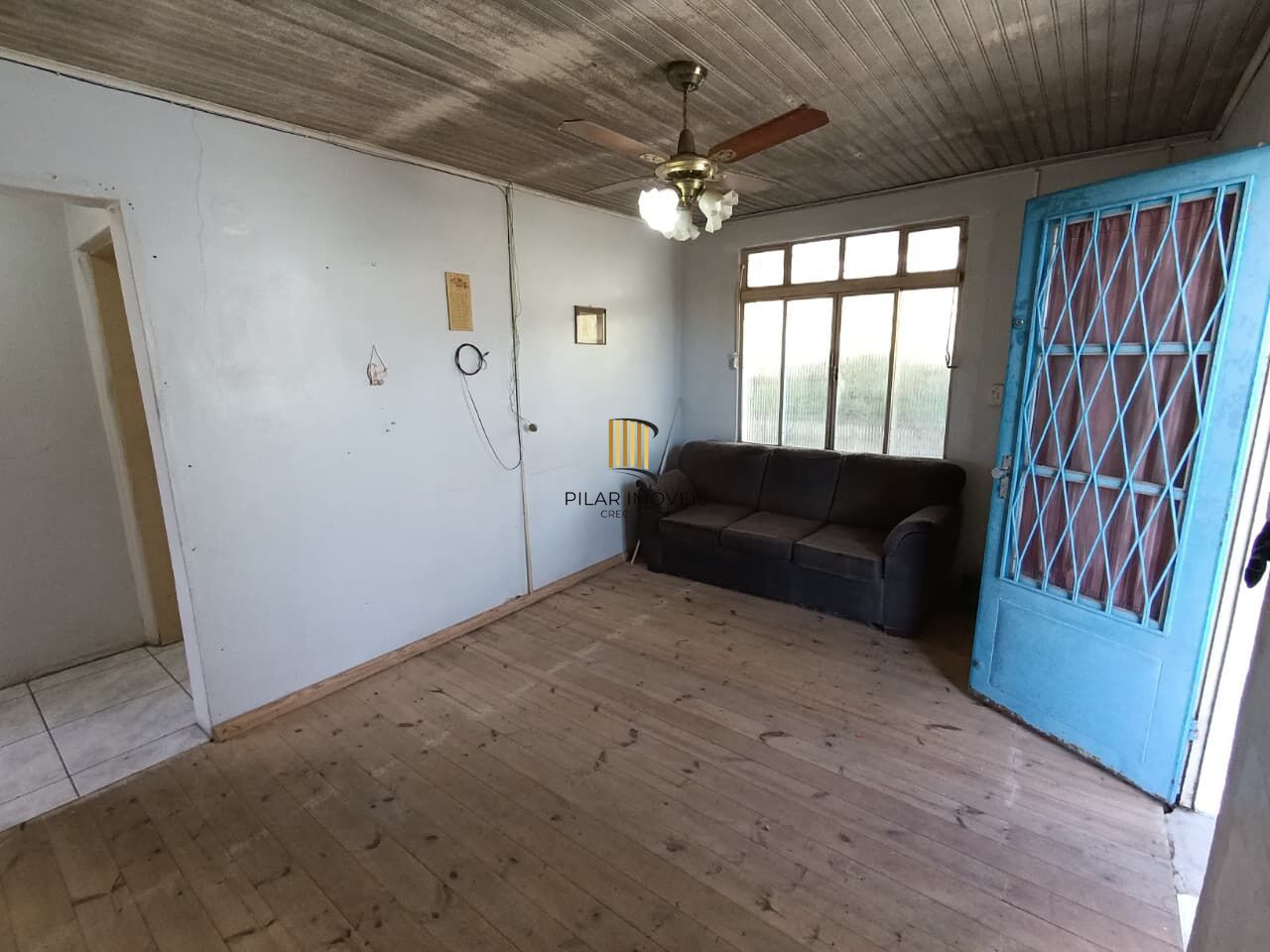 Amplo terreno com 2 e 3 casas no Bairro Jardim Carvalho em Porto Alegre/RS. Excelente oportunidade para moradia ou investimento!