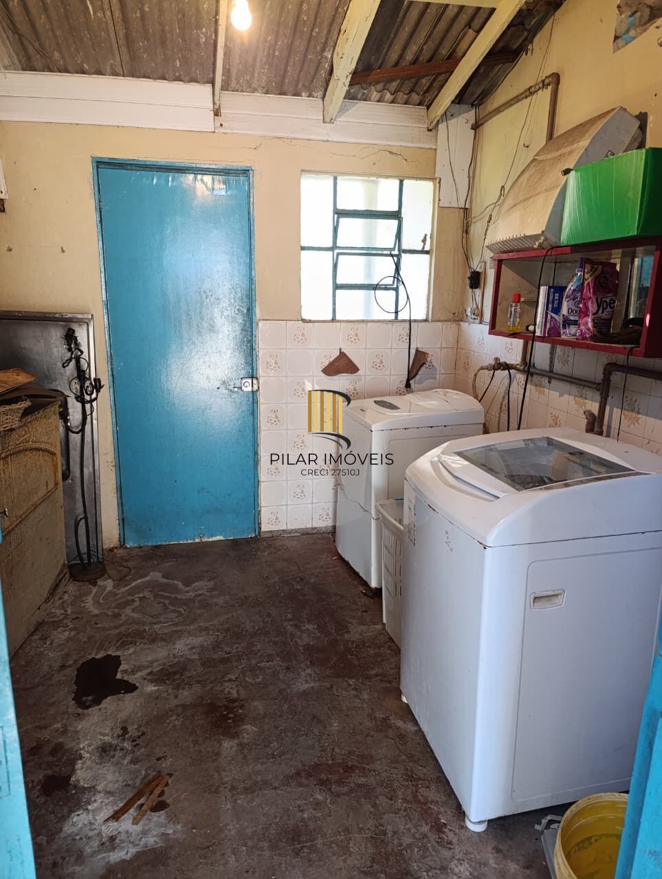 Amplo terreno com 2 e 3 casas no Bairro Jardim Carvalho em Porto Alegre/RS. Excelente oportunidade para moradia ou investimento!