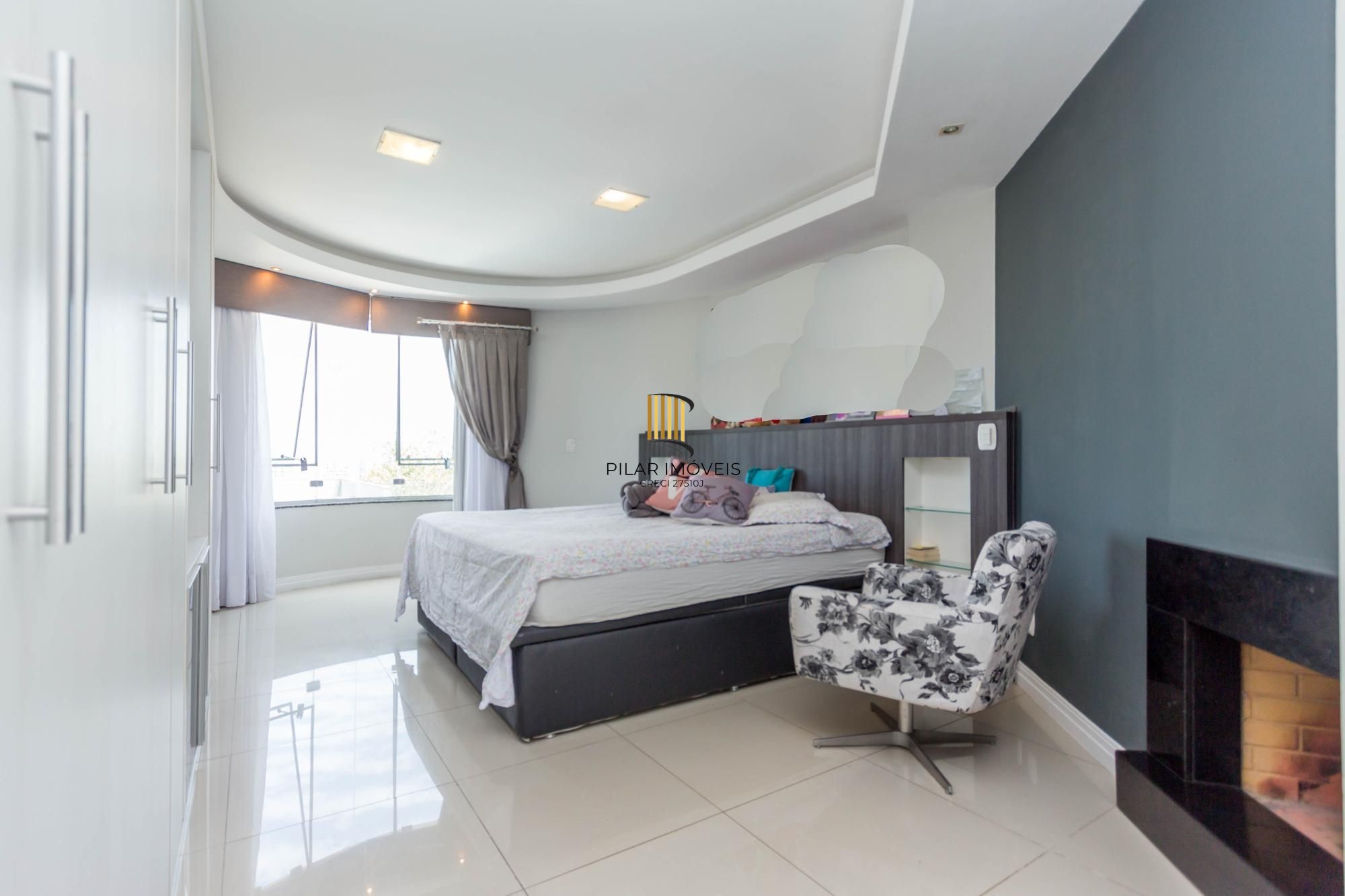 Casa Alto Padrão 3 dormitórios, 2 suítes, 4 banheiros, 4 vagas/box, Bairro Santo Antonio em Porto Alegre RS