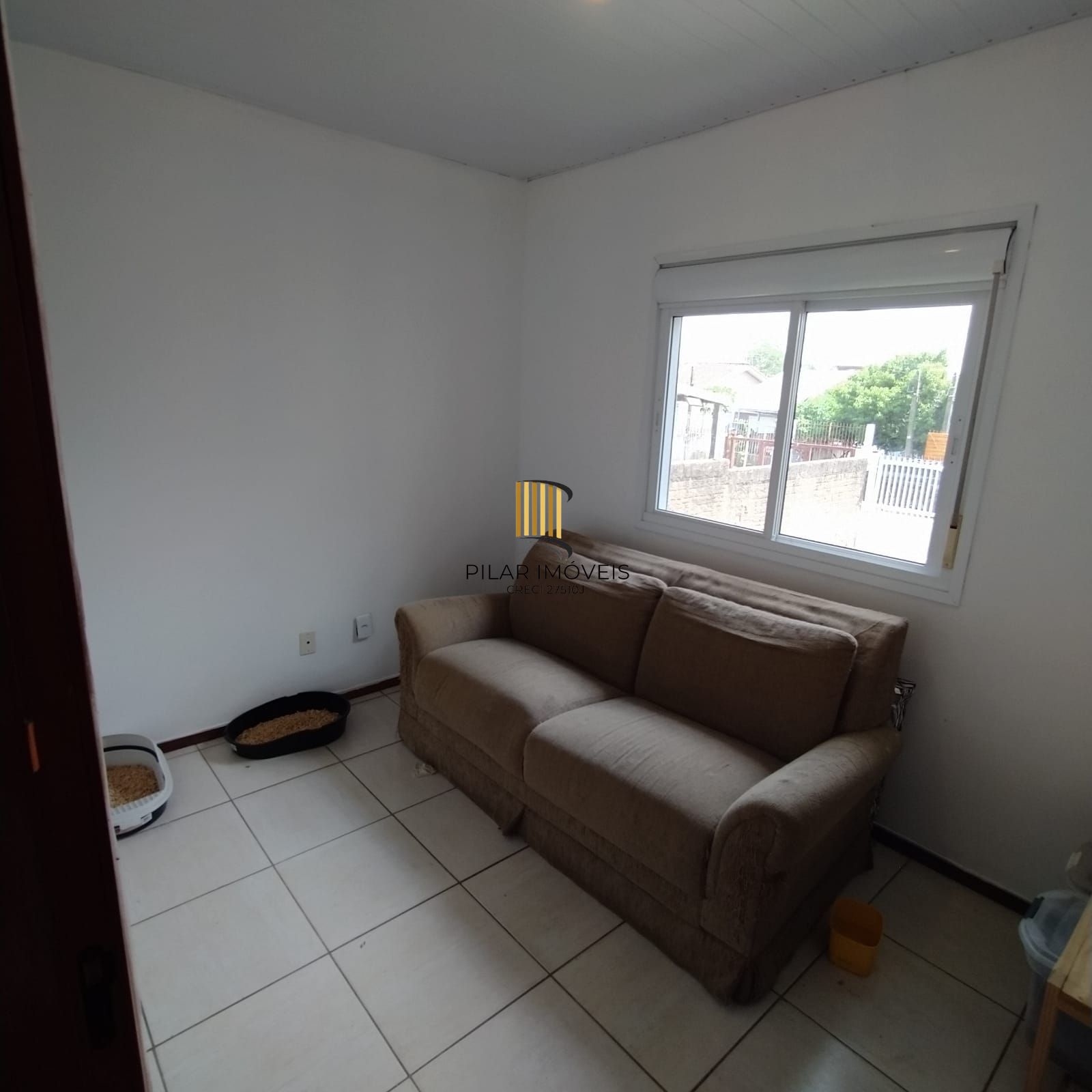 Casa 2 quartos, 2 vagas, portão de correr com motor, pátio, próximo ao Carrefour Viamão.