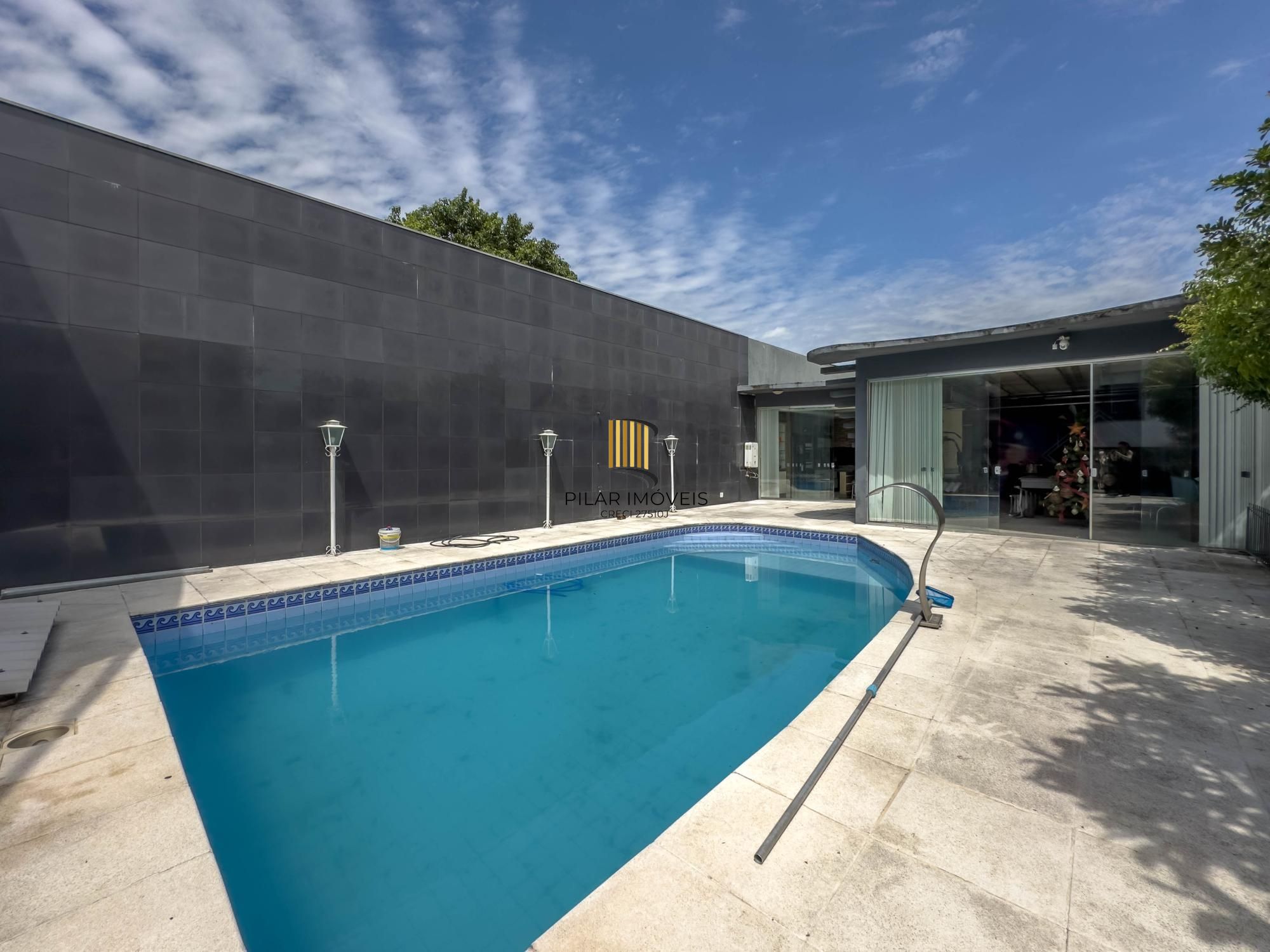 Casa Alto Padrão 3 dormitórios, 2 suítes, 4 banheiros, 4 vagas/box, Bairro Santo Antonio em Porto Alegre RS