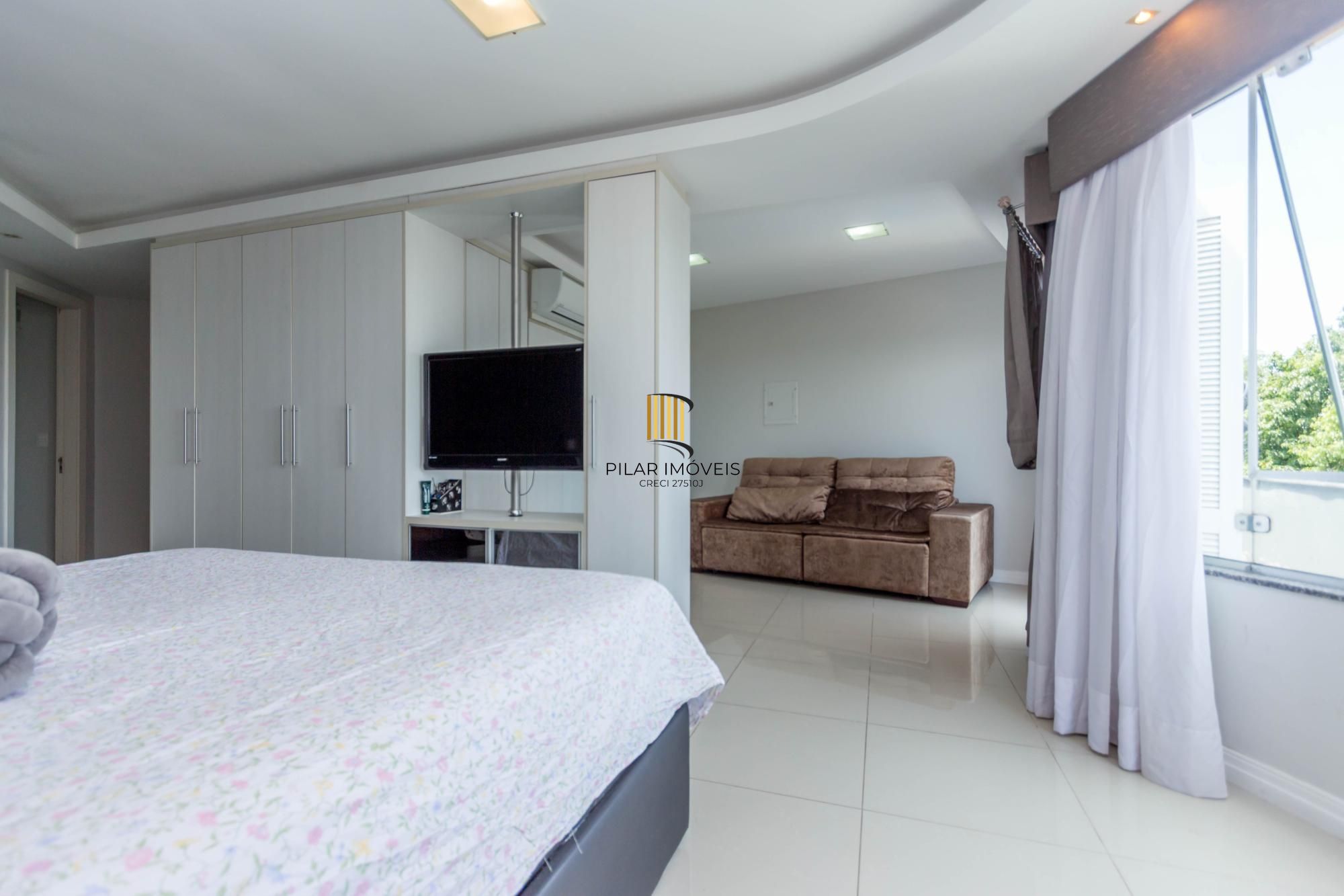 Casa Alto Padrão 3 dormitórios, 2 suítes, 4 banheiros, 4 vagas/box, Bairro Santo Antonio em Porto Alegre RS