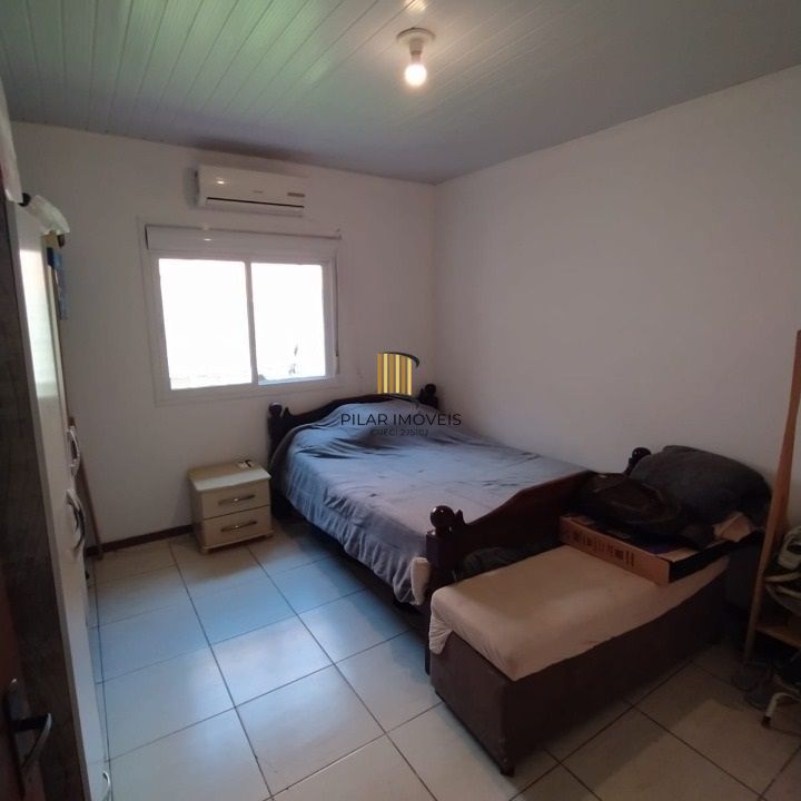 Casa 2 quartos, 2 vagas, portão de correr com motor, pátio, próximo ao Carrefour Viamão.