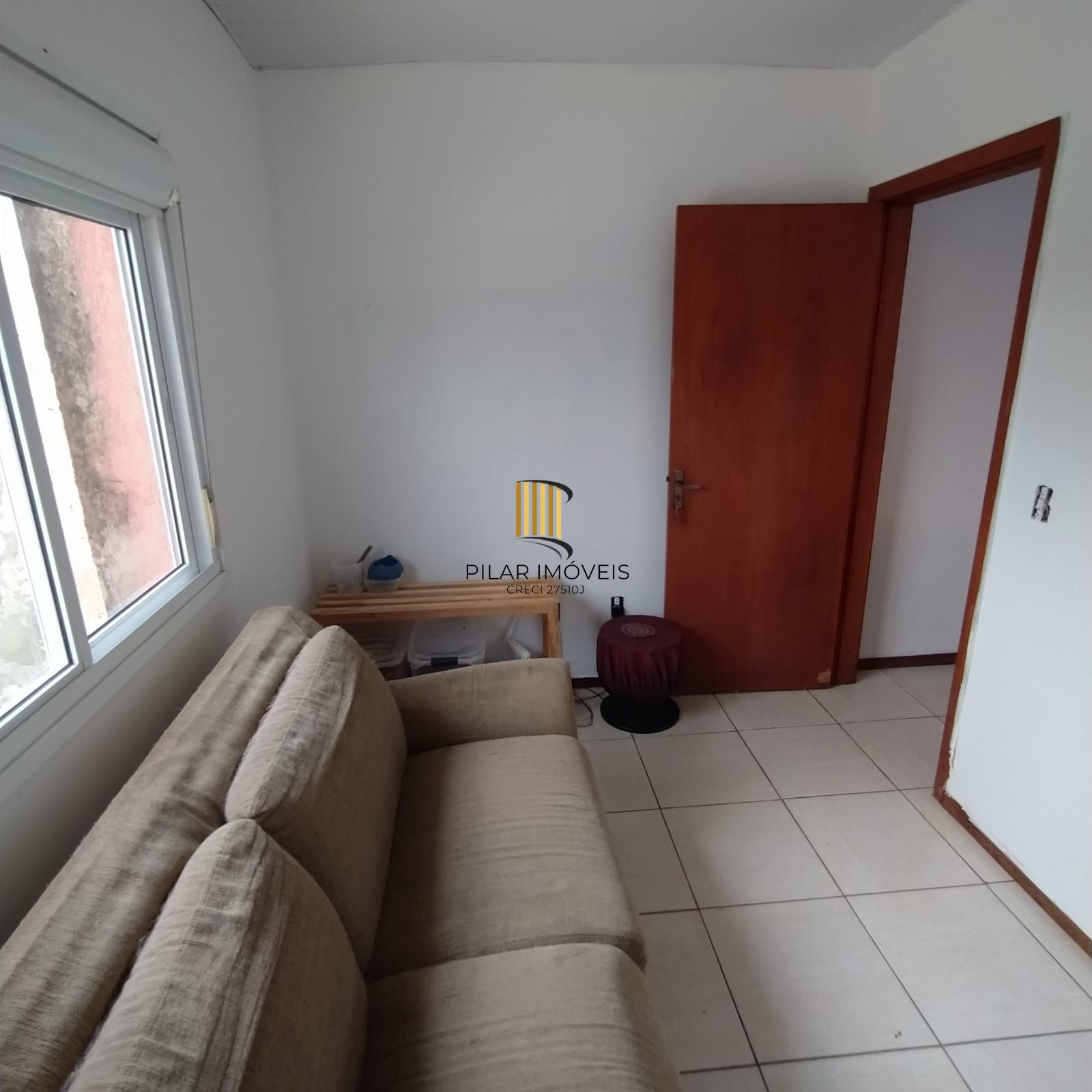 Casa 2 quartos, 2 vagas, portão de correr com motor, pátio, próximo ao Carrefour Viamão.