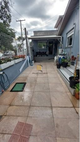 Ótima casa c/3 quartos, suite, 2 vagas e 120m², próximo á Igreja São Jorge