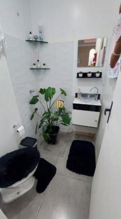 Ótima casa c/3 quartos, suite, 2 vagas e 120m², próximo á Igreja São Jorge