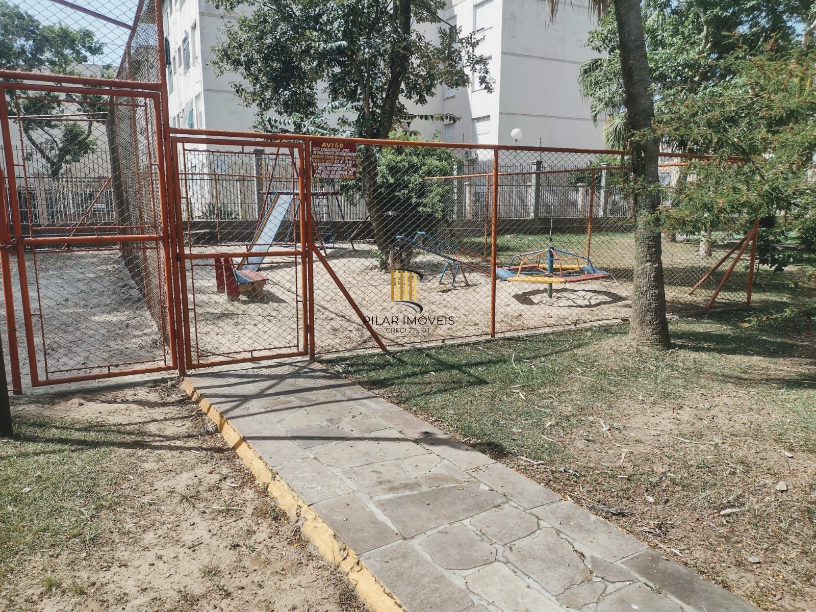 Apartamento 2 quartos, c/móveis planejado, refrigerador e máq. de lavar, sol da manhã,