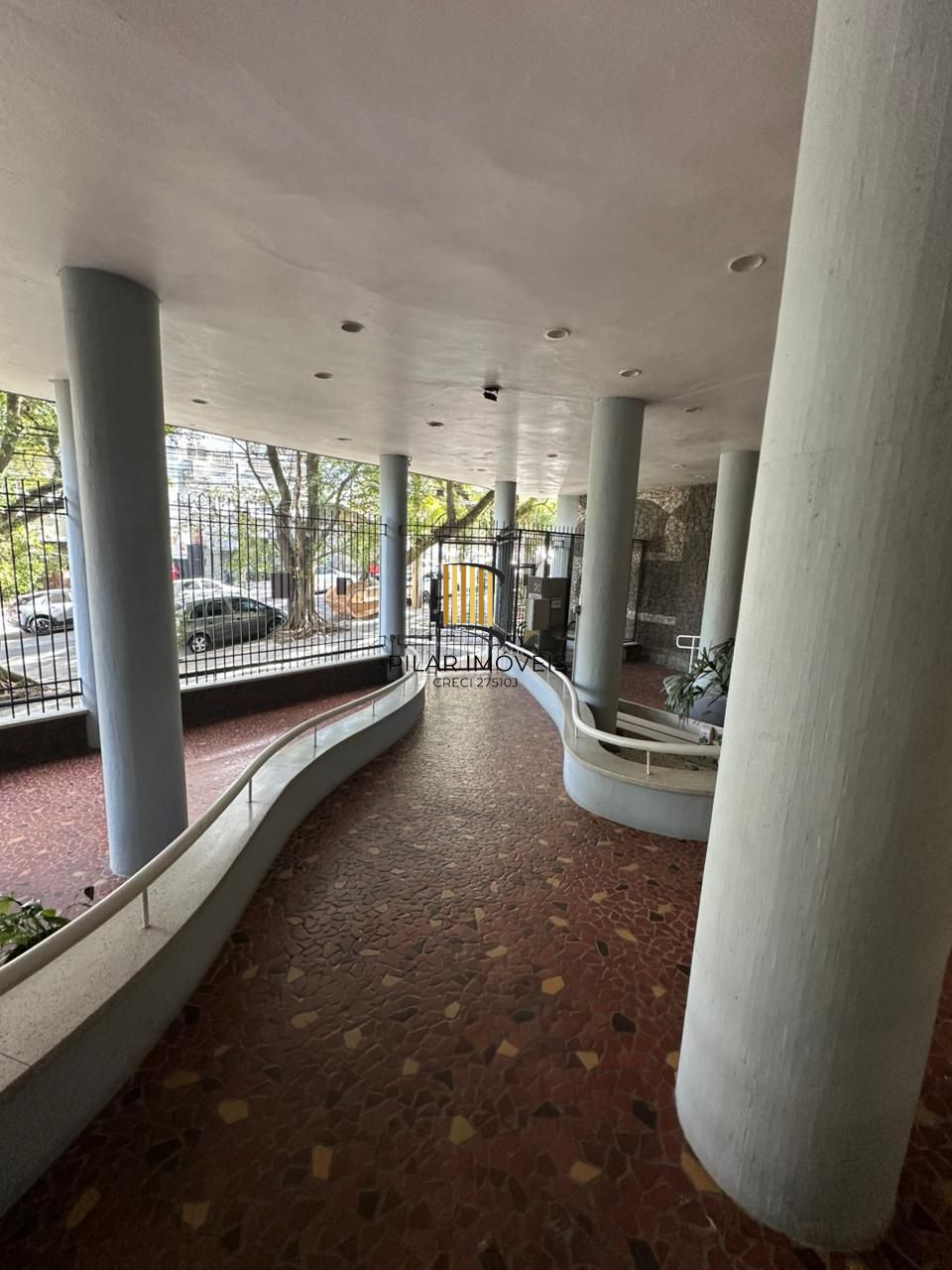 Apartamento 2 dormitórios a venda no Bairro Moinhos de Vento em Porto Alegre RS