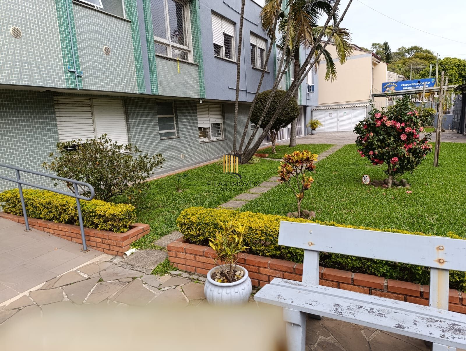 Apartamento 2 quartos, ótima posição solar, REFORMADO, Semi MOBILIADO e ótima localização! no Bairro Santo Antonio / Santana, em Porto Alegre RS