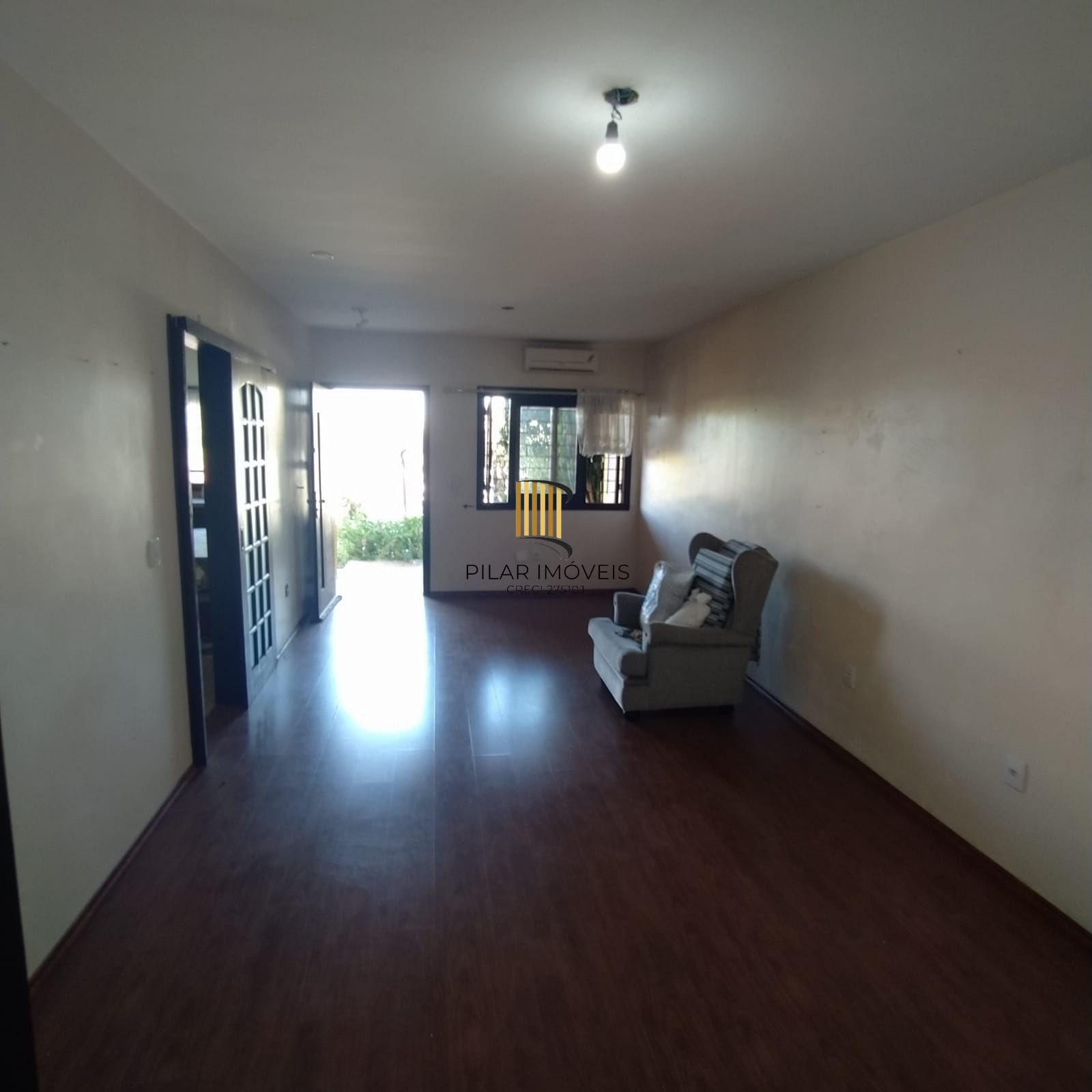 Casa 2 quartos, suíte, cozinha grande, lavanderia, aquecimento a gas, pátio grande