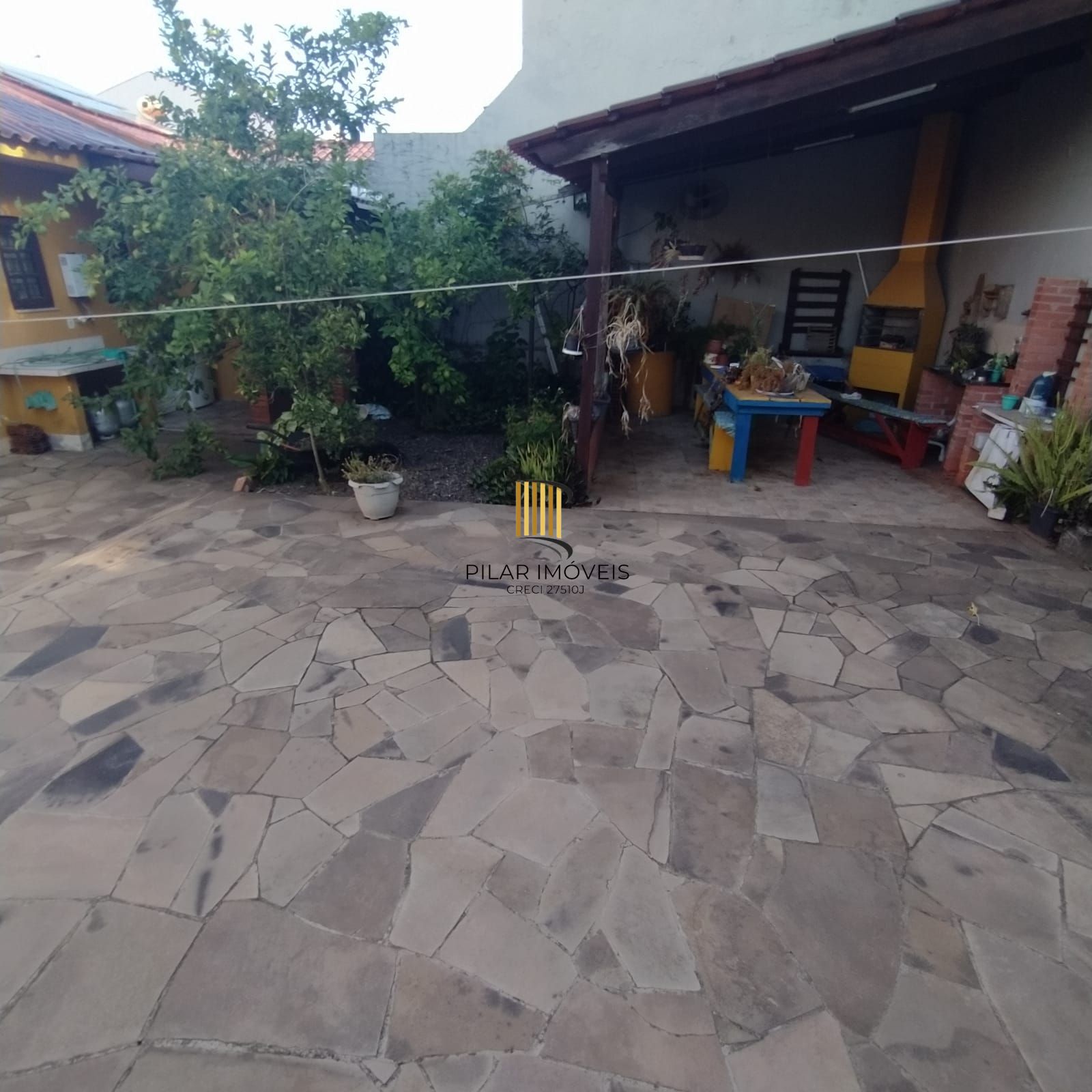 Casa 2 quartos, suíte, cozinha grande, lavanderia, aquecimento a gas, pátio grande