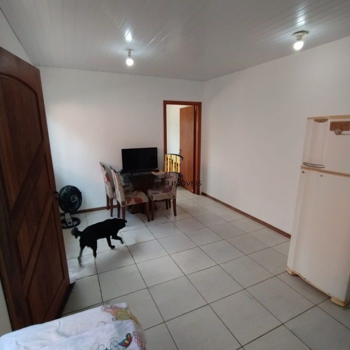 Casa 2 quartos, 2 vagas, portão de correr com motor, pátio, próximo ao Carrefour Viamão.