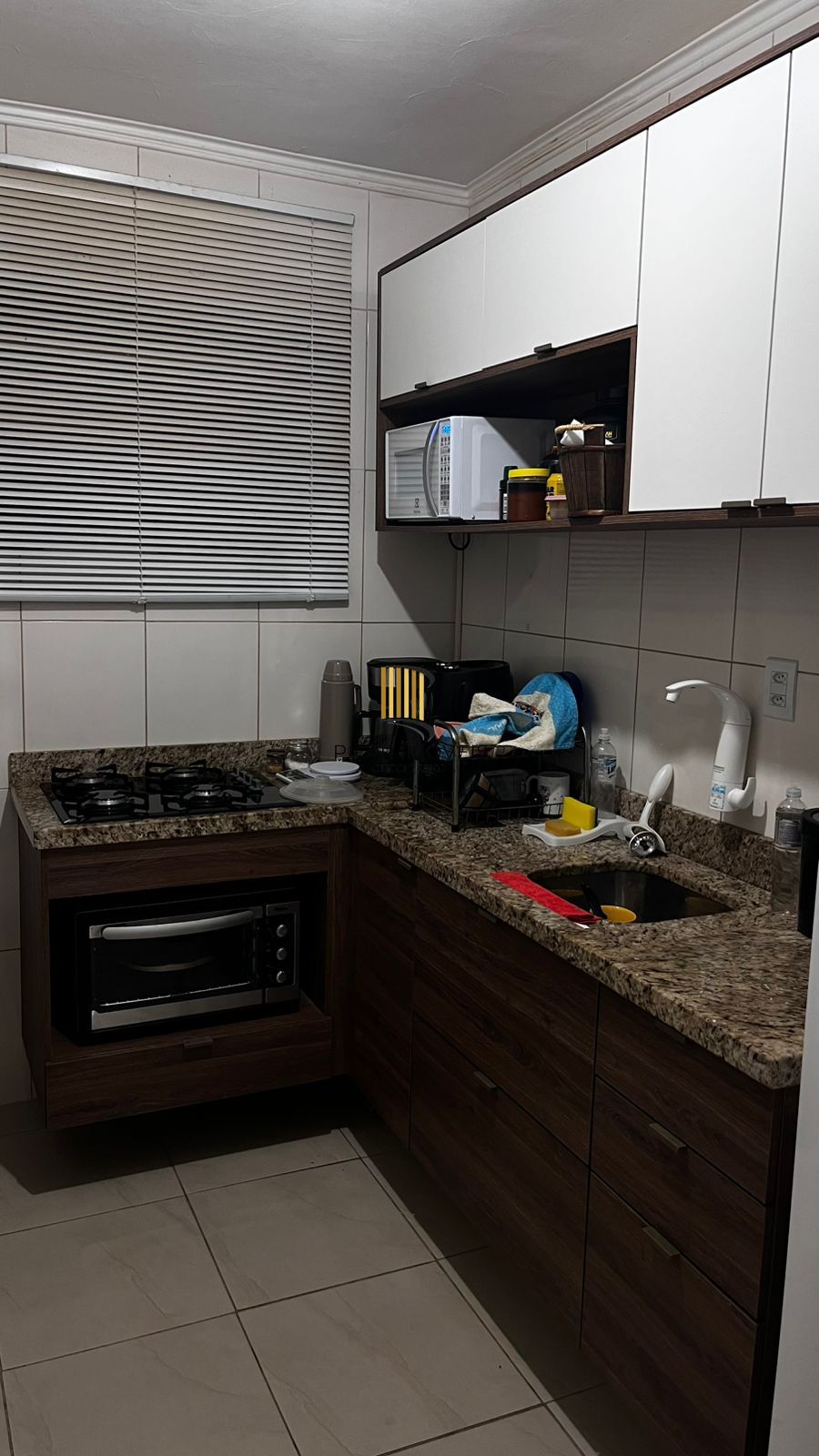 Apartamento 2 quartos, c/móveis planejado, refrigerador e máq. de lavar, sol da manhã,