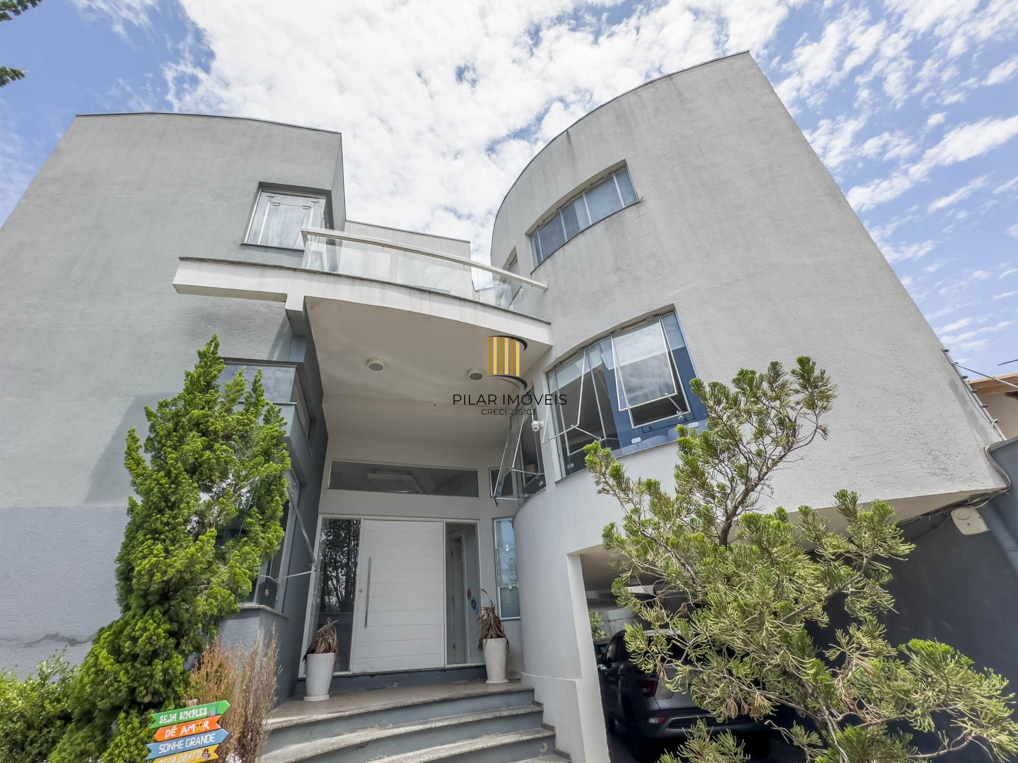 Casa Alto Padrão 3 dormitórios, 2 suítes, 4 banheiros, 4 vagas/box, Bairro Santo Antonio em Porto Alegre RS