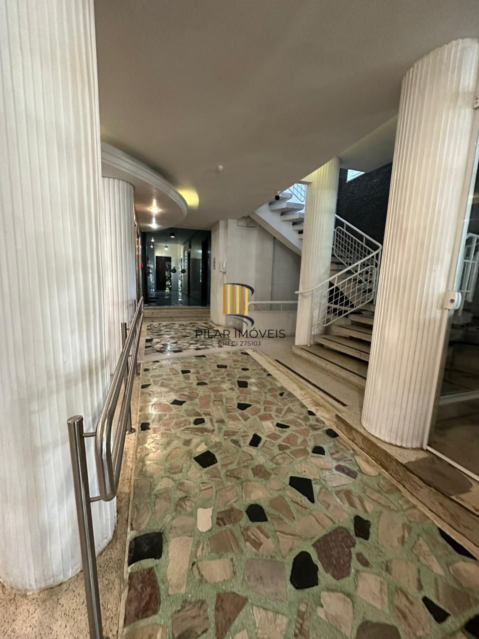 Apartamento 2 dormitórios a venda no Bairro Moinhos de Vento em Porto Alegre RS