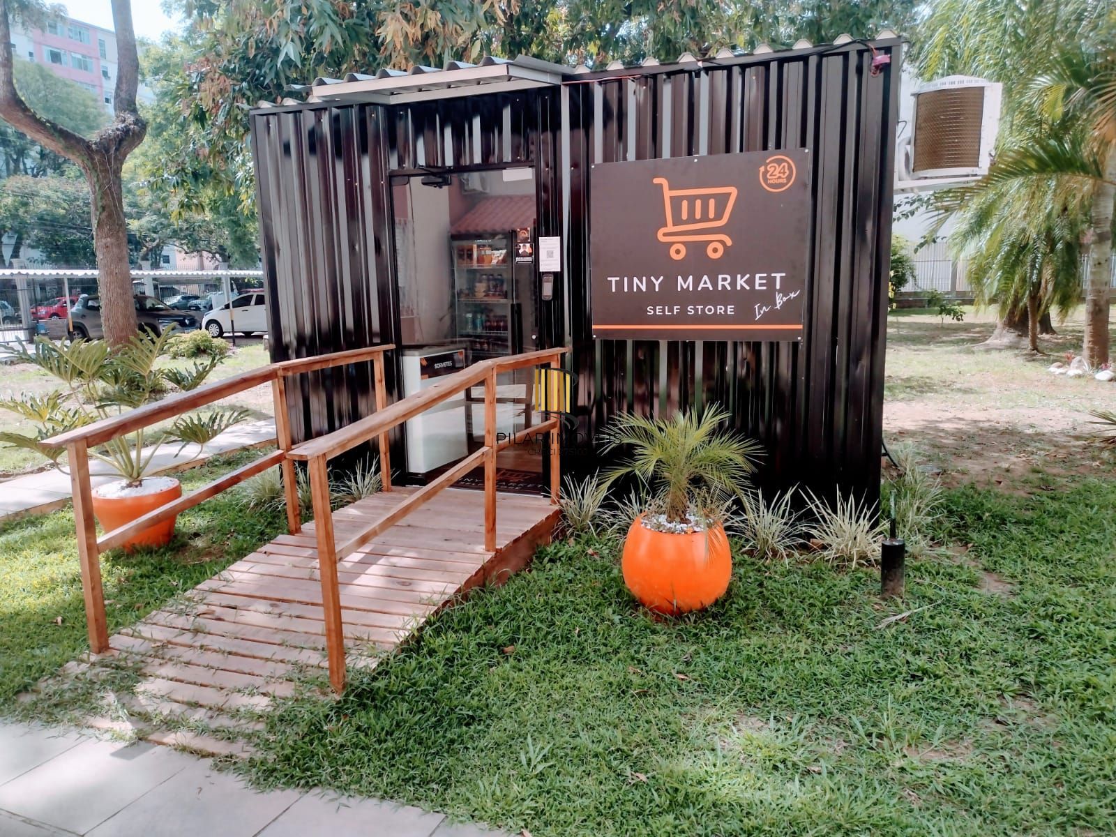 Apartamento 2 quartos, c/móveis planejado, refrigerador e máq. de lavar, sol da manhã,