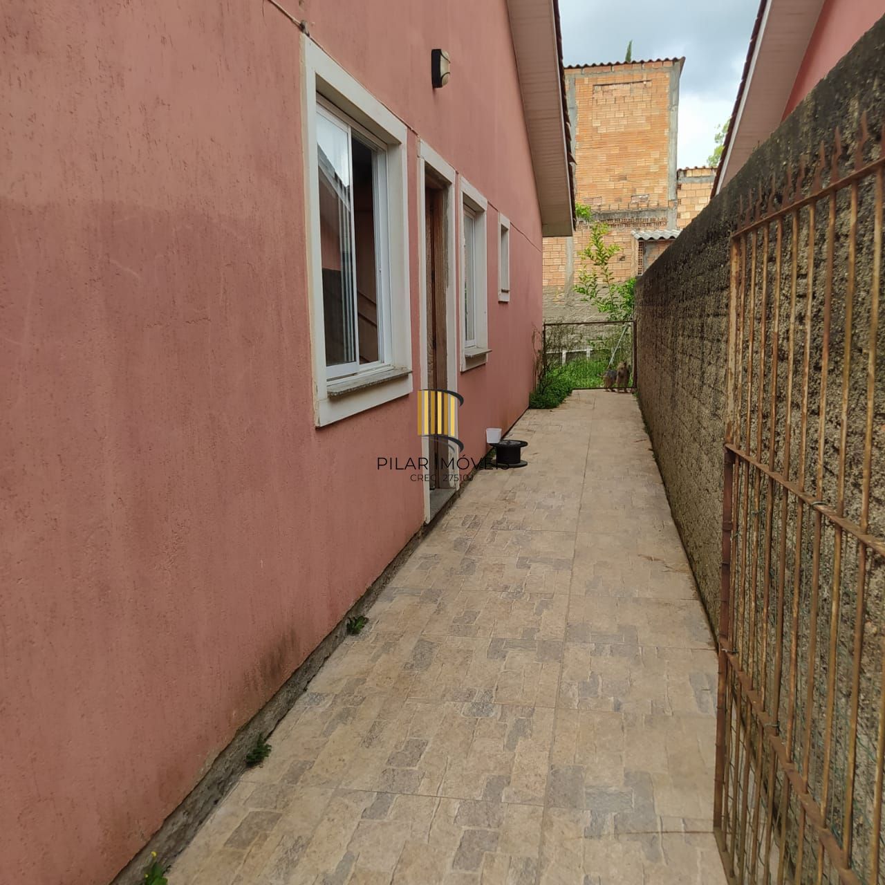 Casa 2 quartos, 2 vagas, portão de correr com motor, pátio, próximo ao Carrefour Viamão.