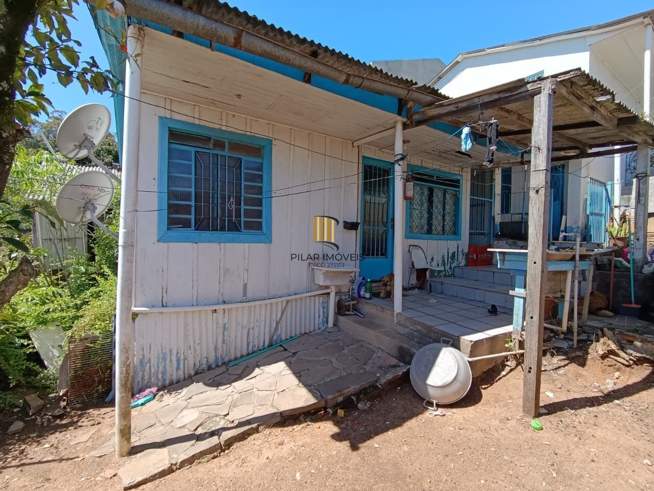 Amplo terreno com 2 e 3 casas no Bairro Jardim Carvalho em Porto Alegre/RS. Excelente oportunidade para moradia ou investimento!