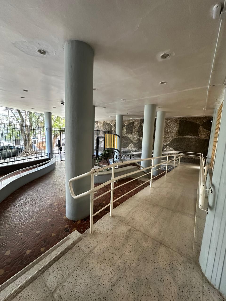 Apartamento 2 dormitórios a venda no Bairro Moinhos de Vento em Porto Alegre RS