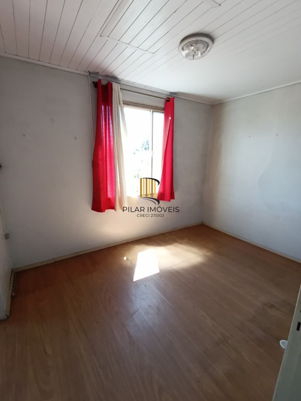 Amplo terreno com 2 e 3 casas no Bairro Jardim Carvalho em Porto Alegre/RS. Excelente oportunidade para moradia ou investimento!