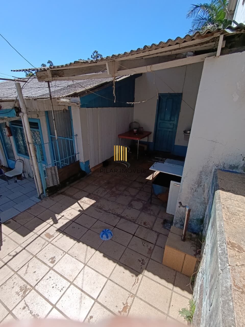 Amplo terreno com 2 e 3 casas no Bairro Jardim Carvalho em Porto Alegre/RS. Excelente oportunidade para moradia ou investimento!