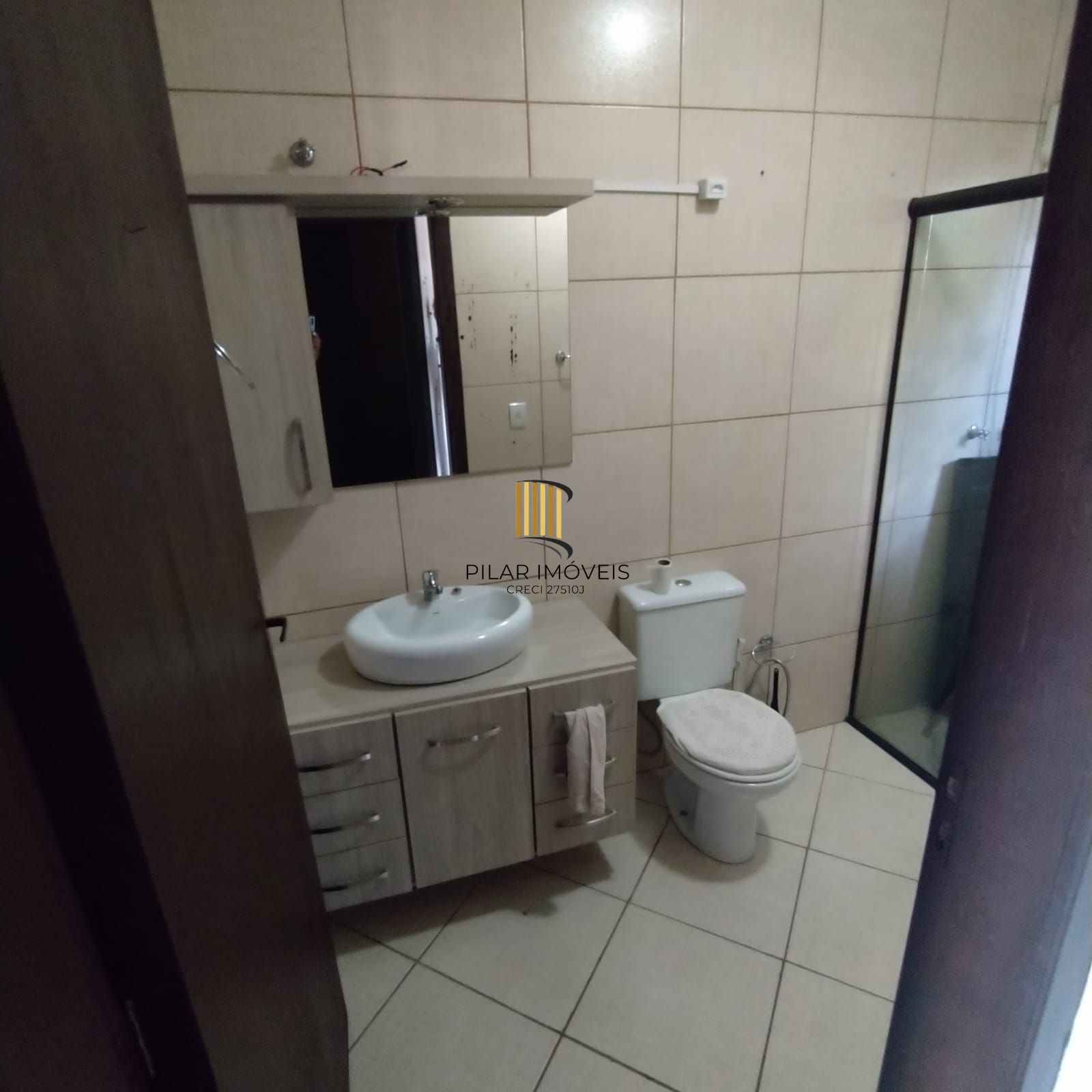 Casa 2 quartos, suíte, cozinha grande, lavanderia, aquecimento a gas, pátio grande