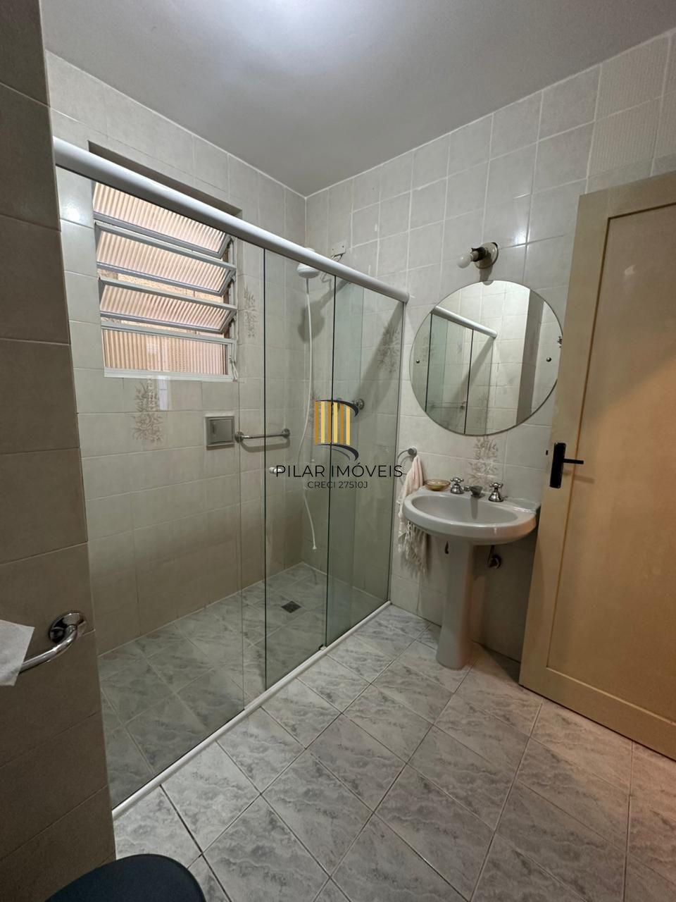 Apartamento 2 dormitórios a venda no Bairro Moinhos de Vento em Porto Alegre RS