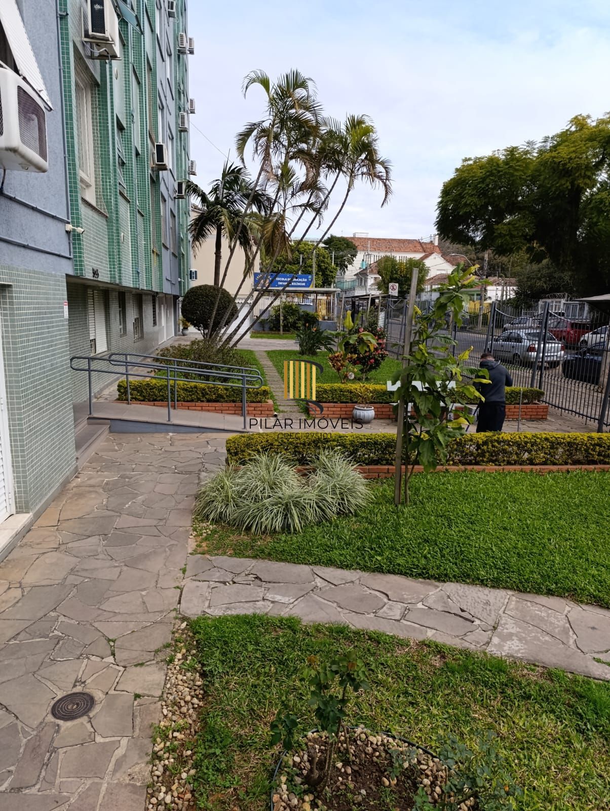 Apartamento 2 quartos, ótima posição solar, REFORMADO, Semi MOBILIADO e ótima localização! no Bairro Santo Antonio / Santana, em Porto Alegre RS