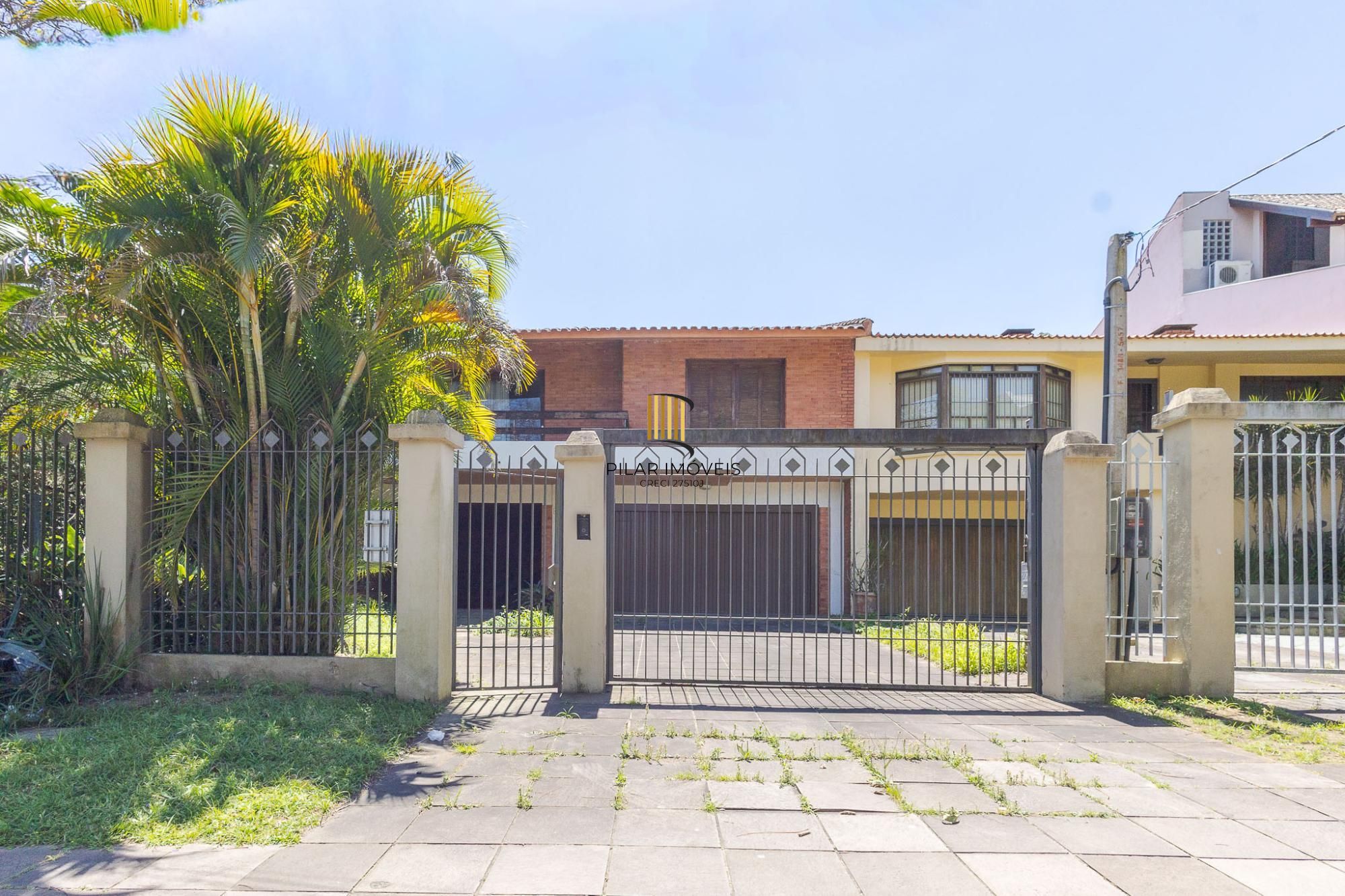 Casa 4 Dormitórios com 459m² no Bairro Cristal – Uso Residencial ou Comercial