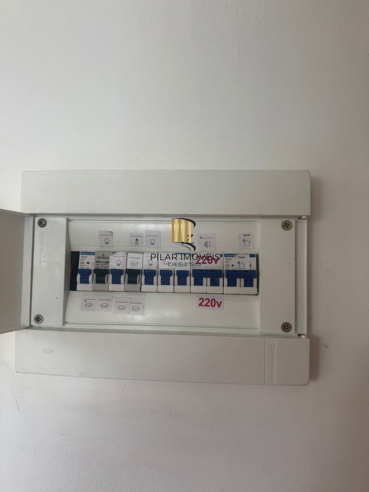 APARTAMENTO 2 DORM RUA JULIO BOCACIO PORTO ALEGRE