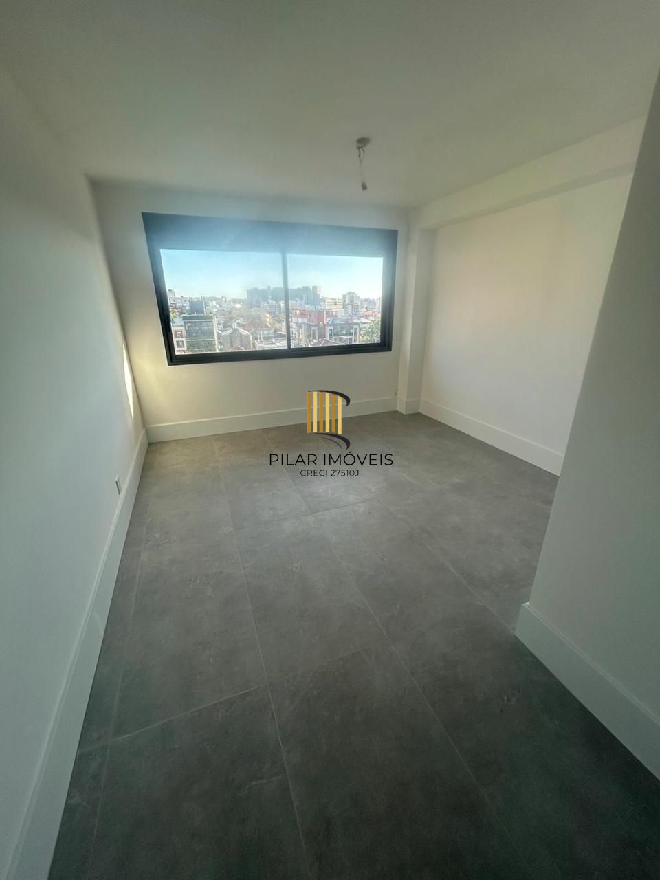 Apartamento 2 Dormitórios com Garagem no Bairro Bom Jesus