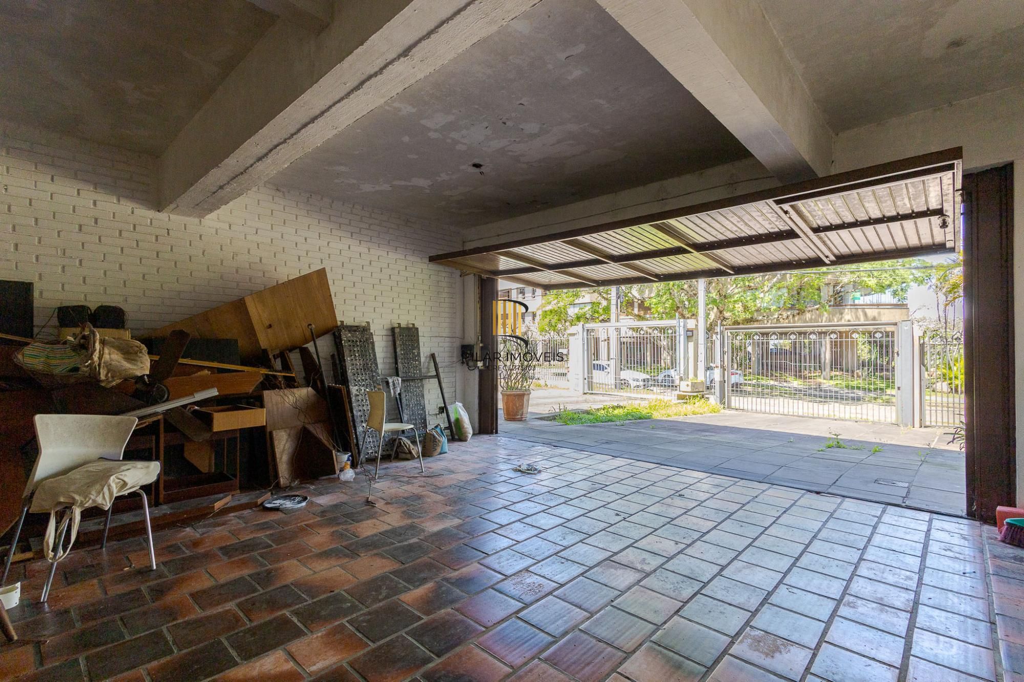 Casa 4 Dormitórios com 459m² no Bairro Cristal – Uso Residencial ou Comercial