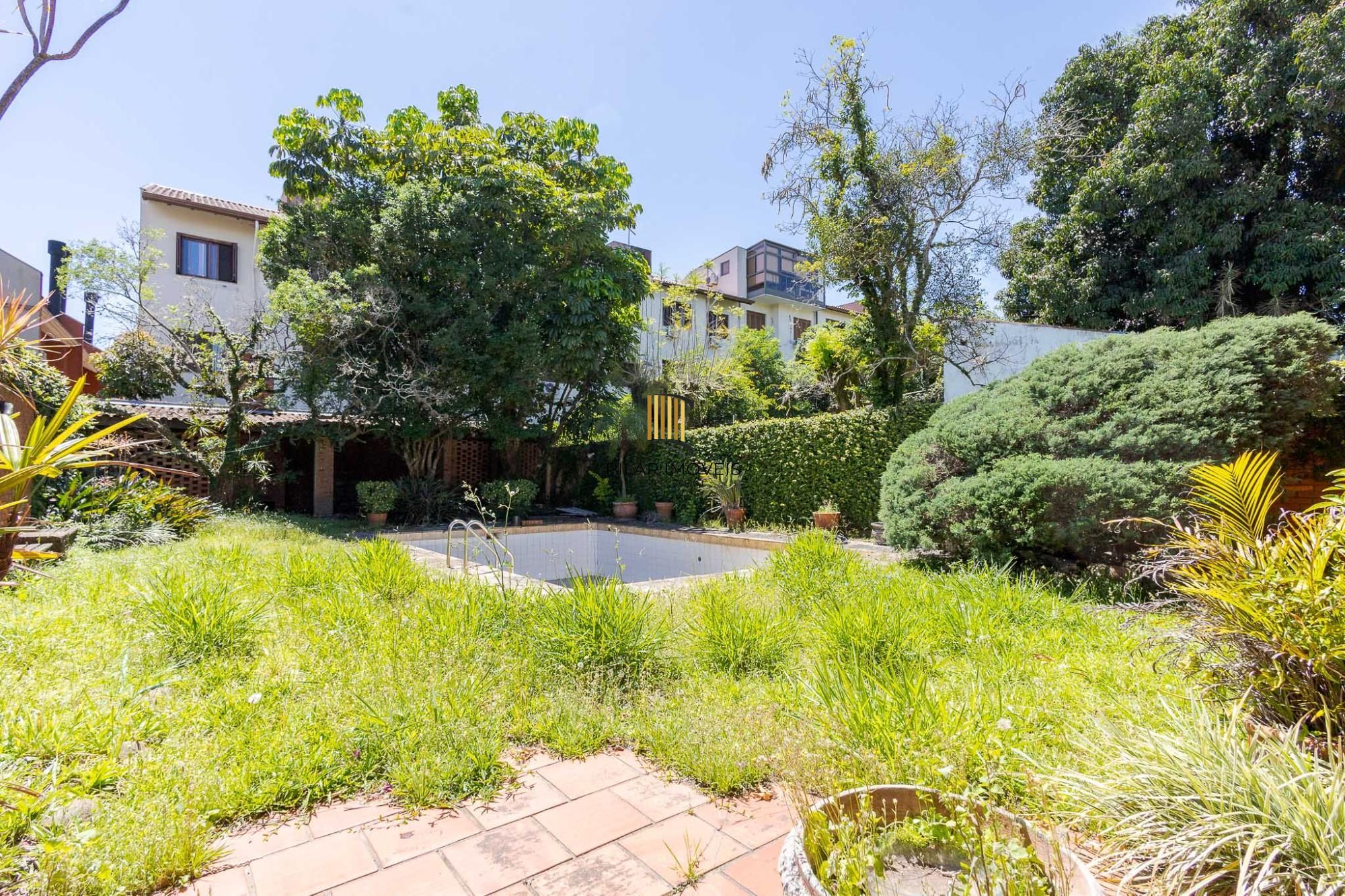 Casa 4 Dormitórios com 459m² no Bairro Cristal – Uso Residencial ou Comercial