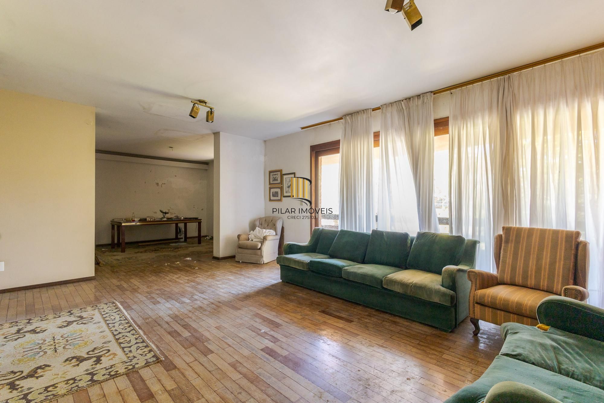 Casa 4 Dormitórios com 459m² no Bairro Cristal – Uso Residencial ou Comercial