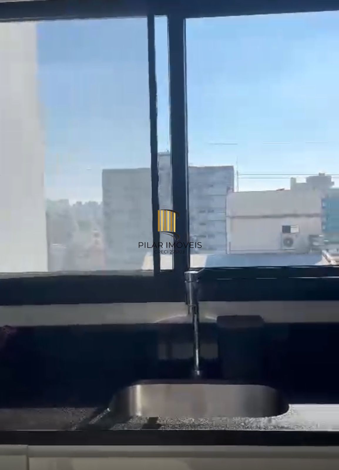 APARTAMENTO 2 DORMITÓRIOS C SUÍTE MOBILIADO BAIRRO MENINO DEUS PORTO ALEGRE