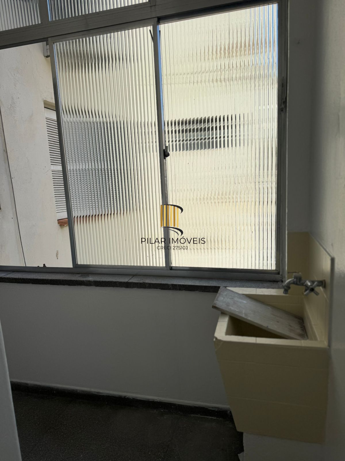 Oportunidade! Apartamento de 2 Dormitórios na Rua Lima e Sila - R$ 299.000