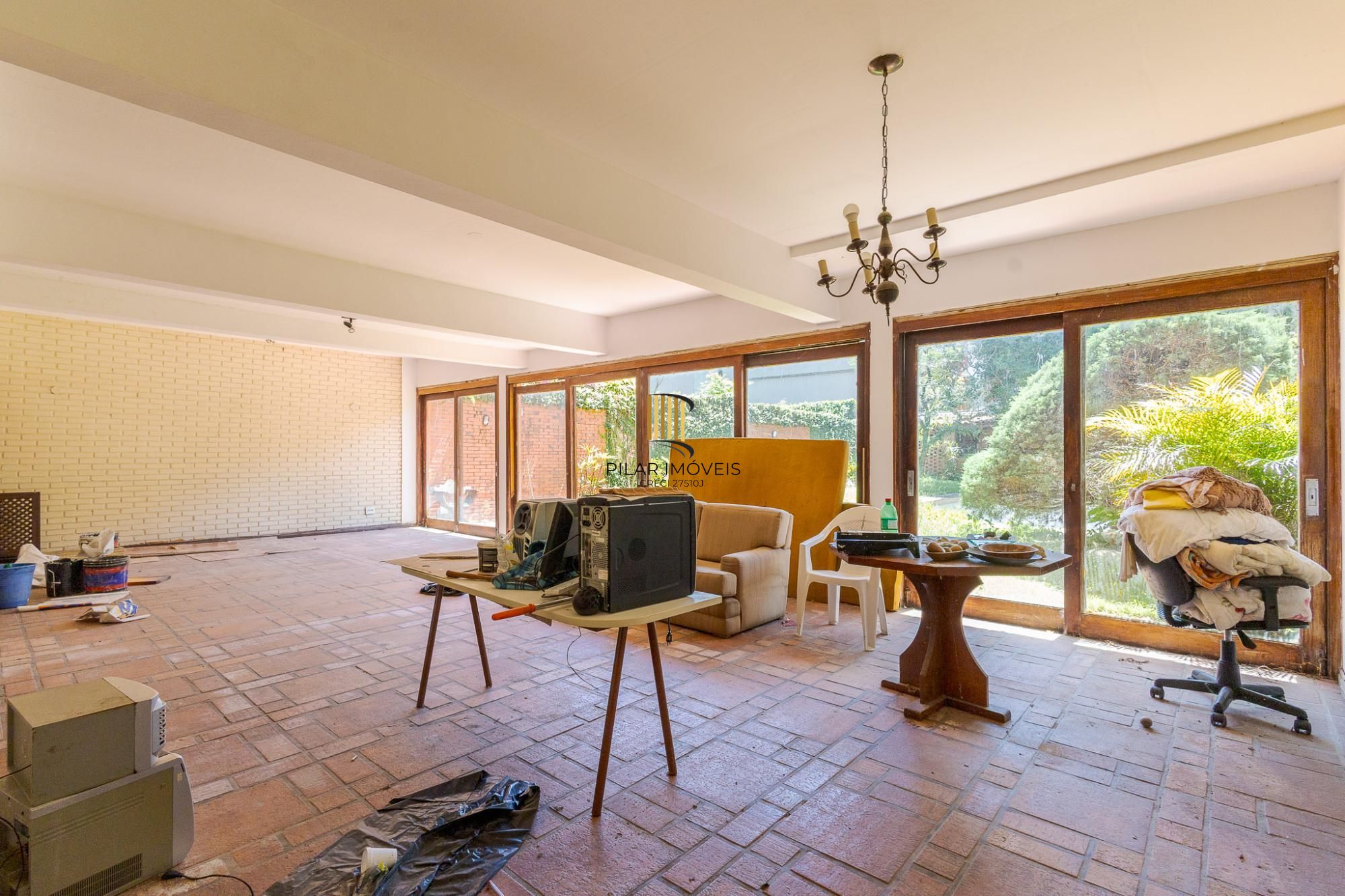 Casa 4 Dormitórios com 459m² no Bairro Cristal – Uso Residencial ou Comercial