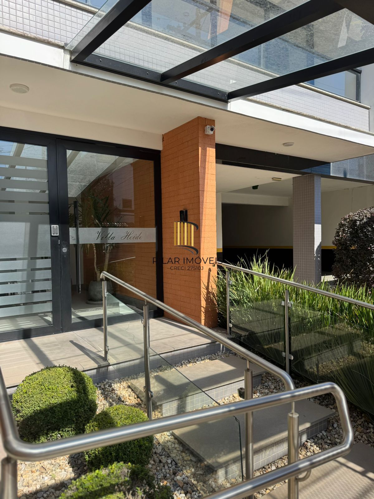 APARTAMENTO 2 DORMITÓRIOS C SUÍTE MOBILIADO BAIRRO MENINO DEUS PORTO ALEGRE