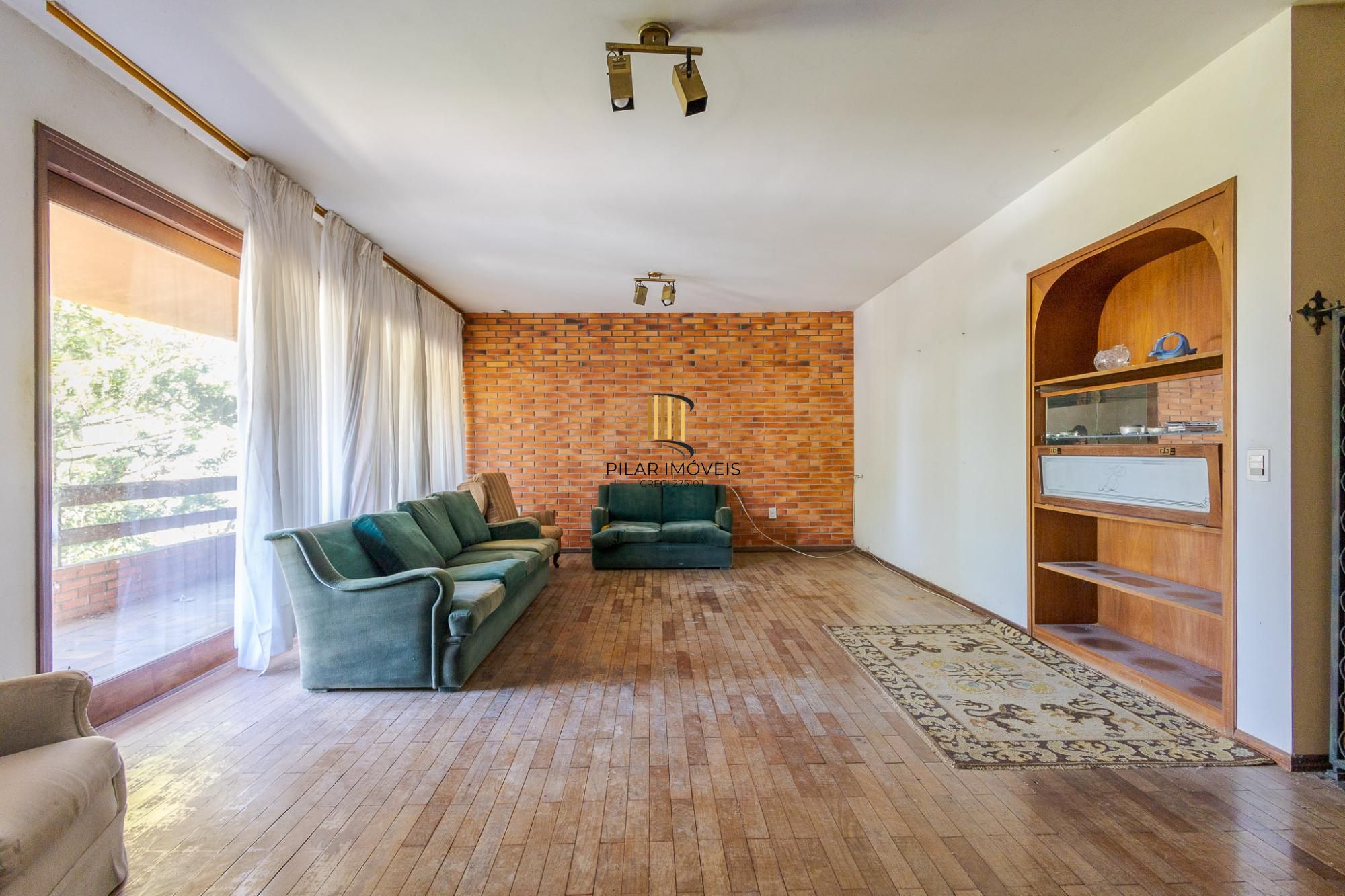 Casa 4 Dormitórios com 459m² no Bairro Cristal – Uso Residencial ou Comercial