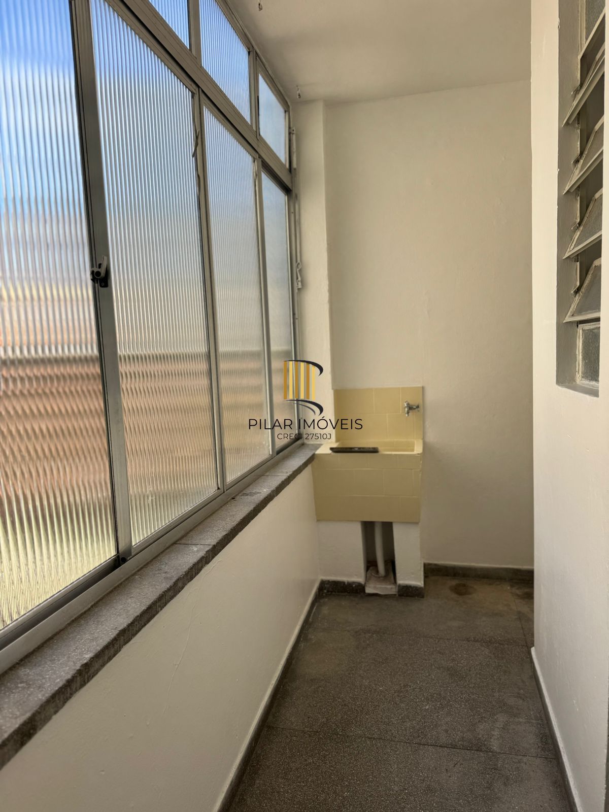 Oportunidade! Apartamento de 2 Dormitórios na Rua Lima e Sila - R$ 299.000
