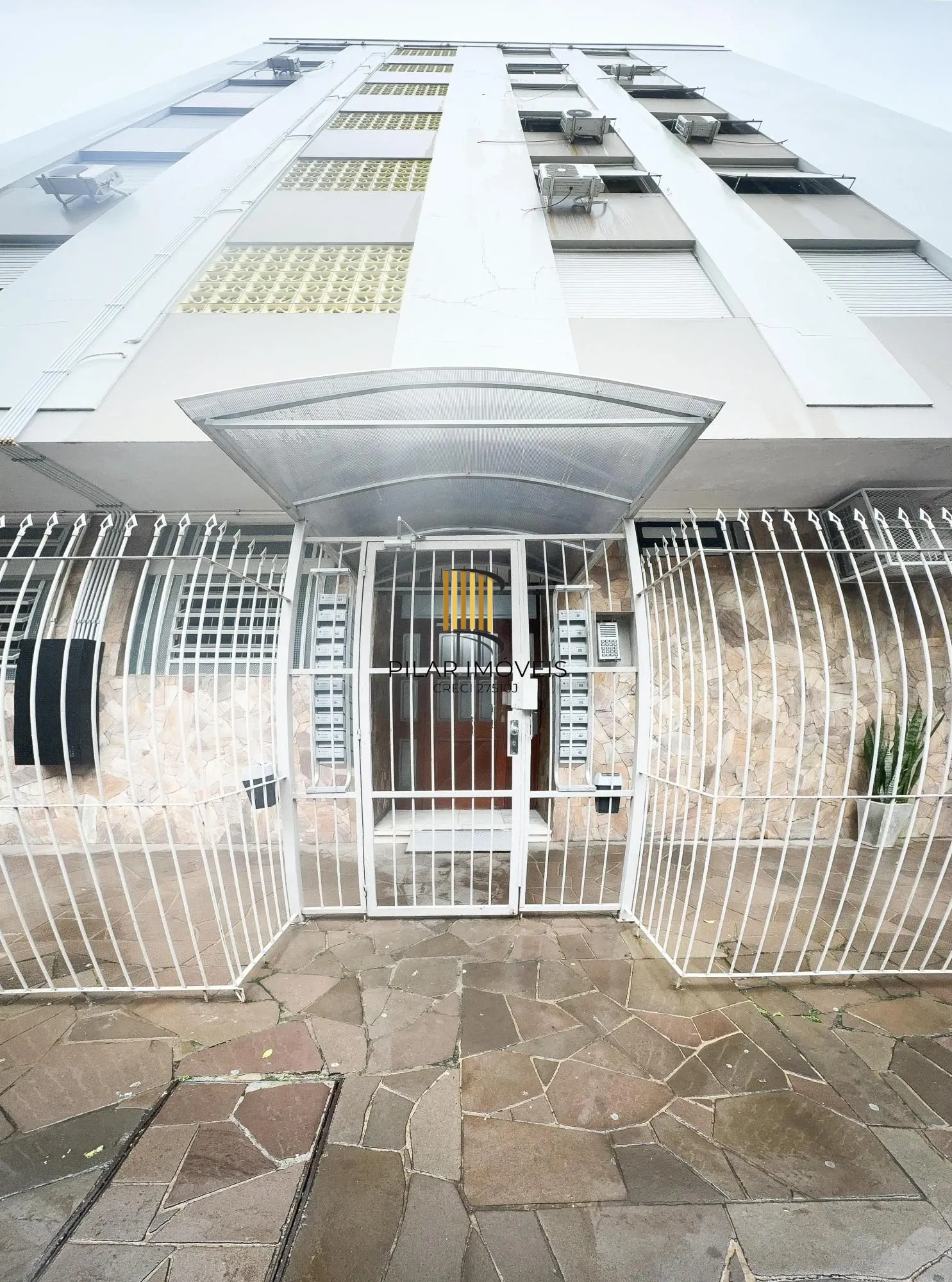 APTO 2 DORMITÓRIOS COM TERRAÇO RUA BOTAFOGO BAIRRO MENINO DEUS - Pilar Imóveis