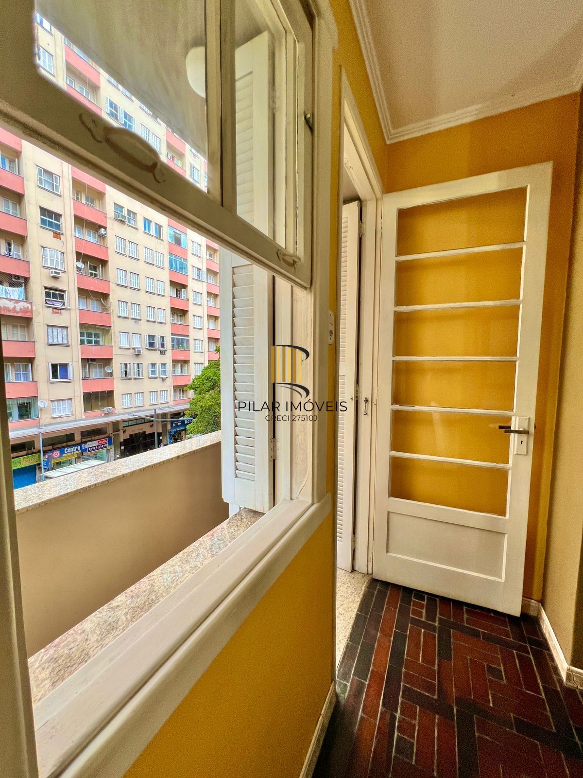 Apartamento 107m² com Suíte e Sacada na Av. Salgado Filho