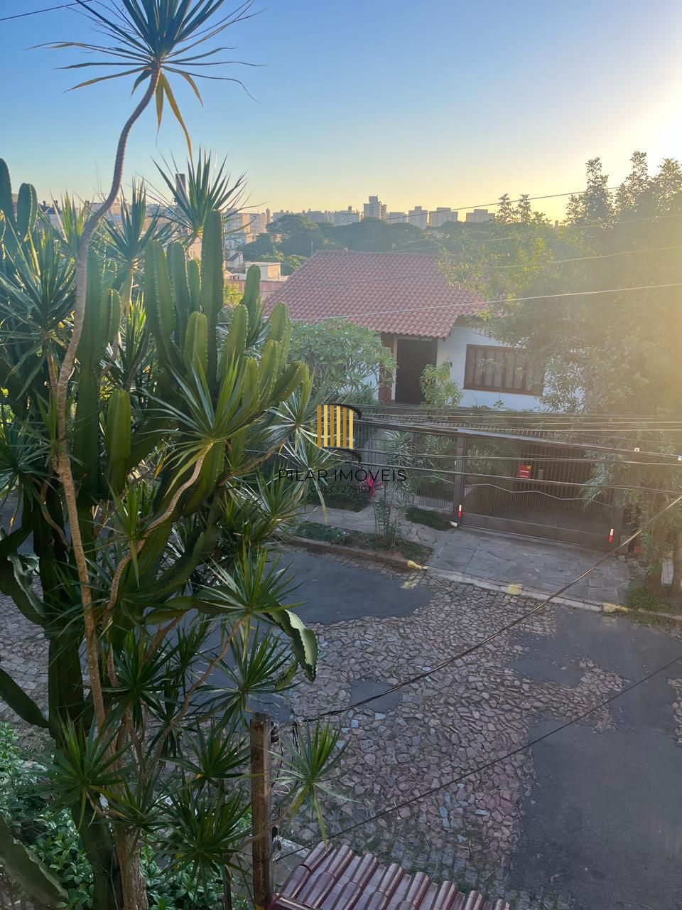 Casa à Venda em Sarandi - 3 Dormitórios, 1 Suíte, 2 vagas