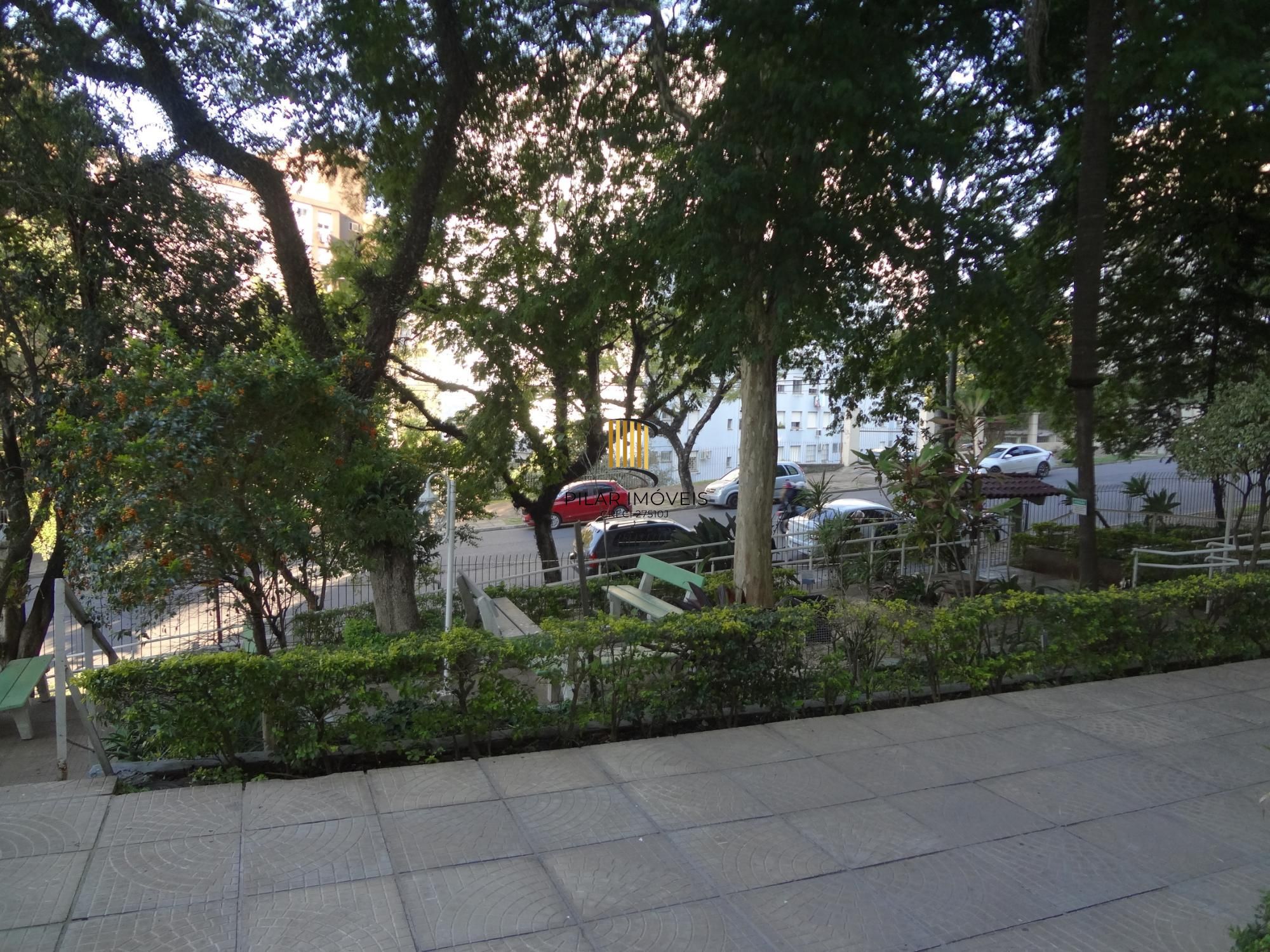 Oportunidade em Porto Alegre: Apartamento com 2 Dormitórios, 1 Vaga no J Sabará